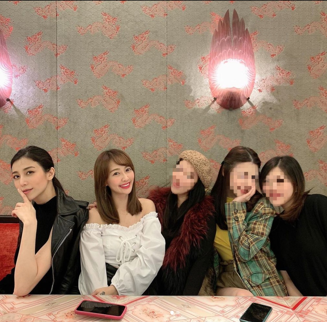 「骨感美女」與賴薇如交情深厚,也有共同好友。(翻攝自賴薇如IG)