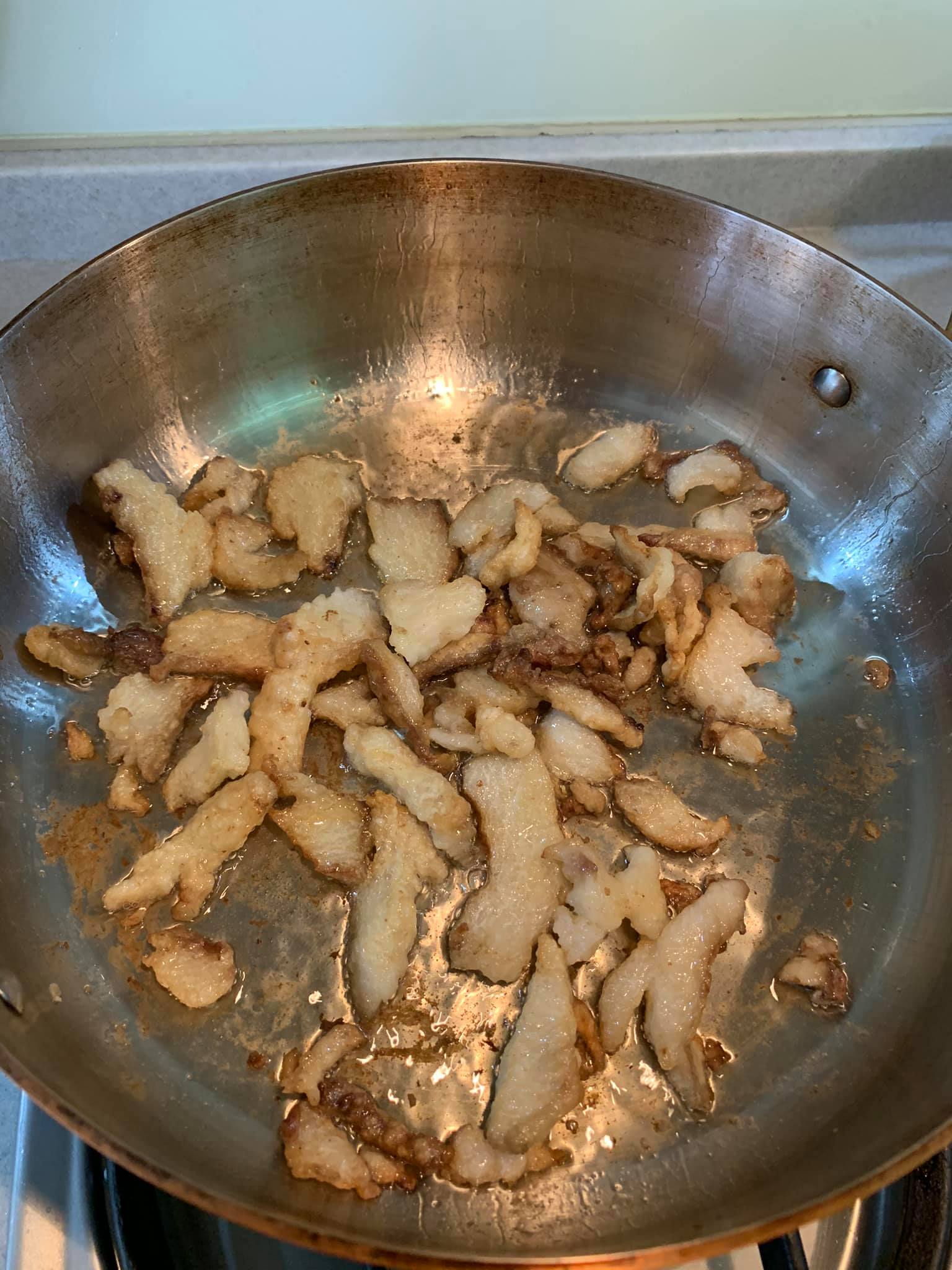 乾煎炸出牛油。