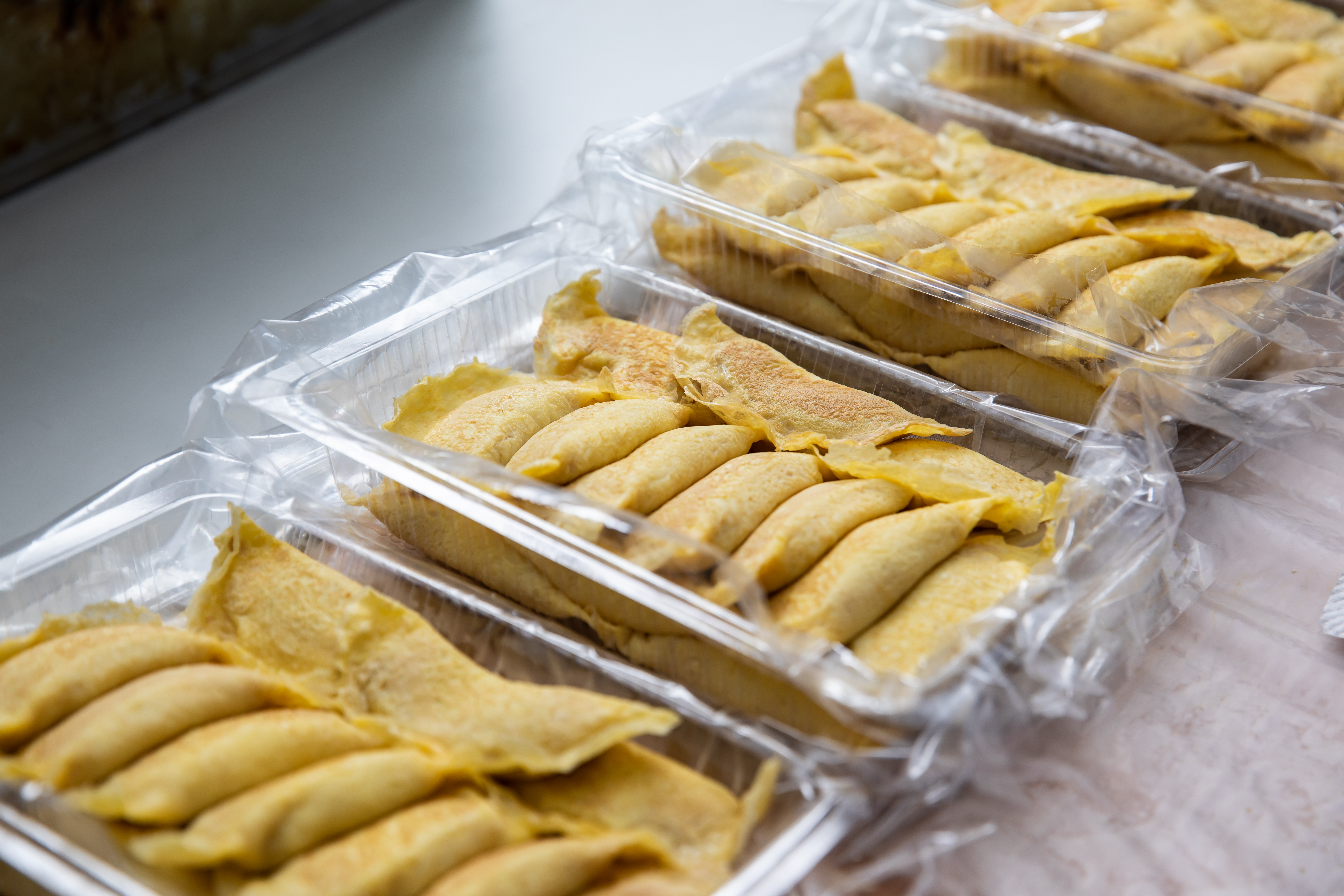 南門魚丸店的蛋餃色澤飽滿金黃,是過年圍爐必備好料。(原味160元/盒)