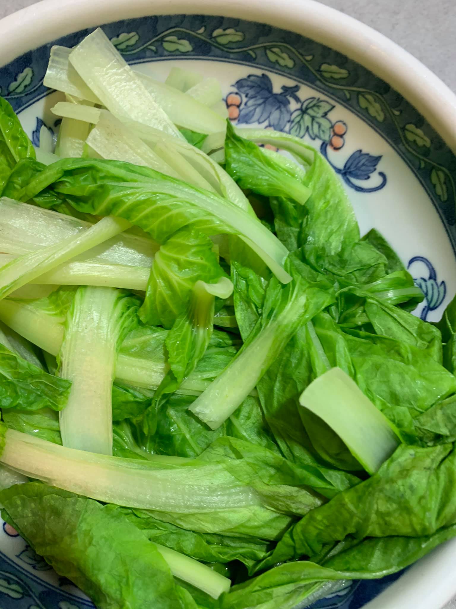 燙好小白菜，自取。