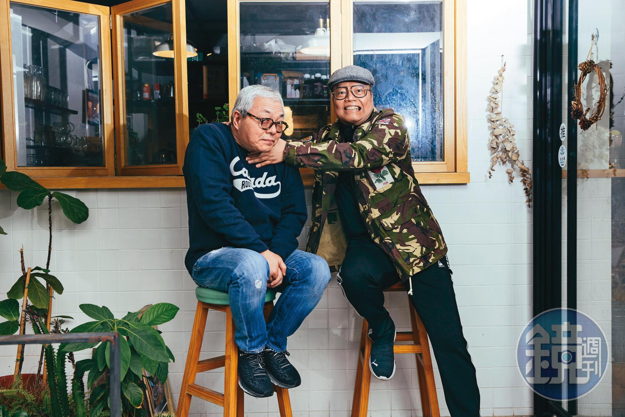 陳柏澄(左)與蕭言中(右)有36年好交情,兩人鬥嘴時無禁忌,滿是黑色幽默。