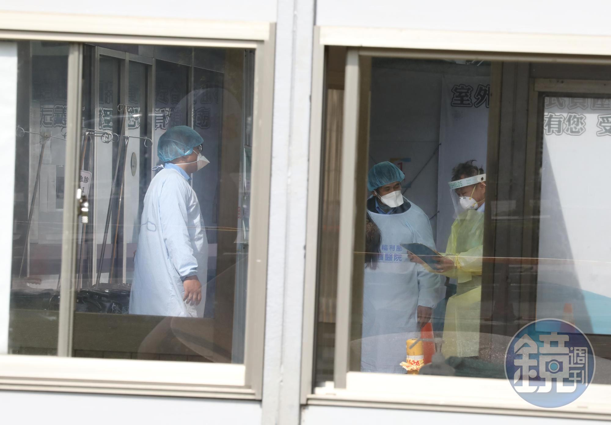 部桃醫院爆發群聚感染,指揮中心已擴大匡列5,000人進行隔離,盼能降低社區傳染風險。(本刊資料照)