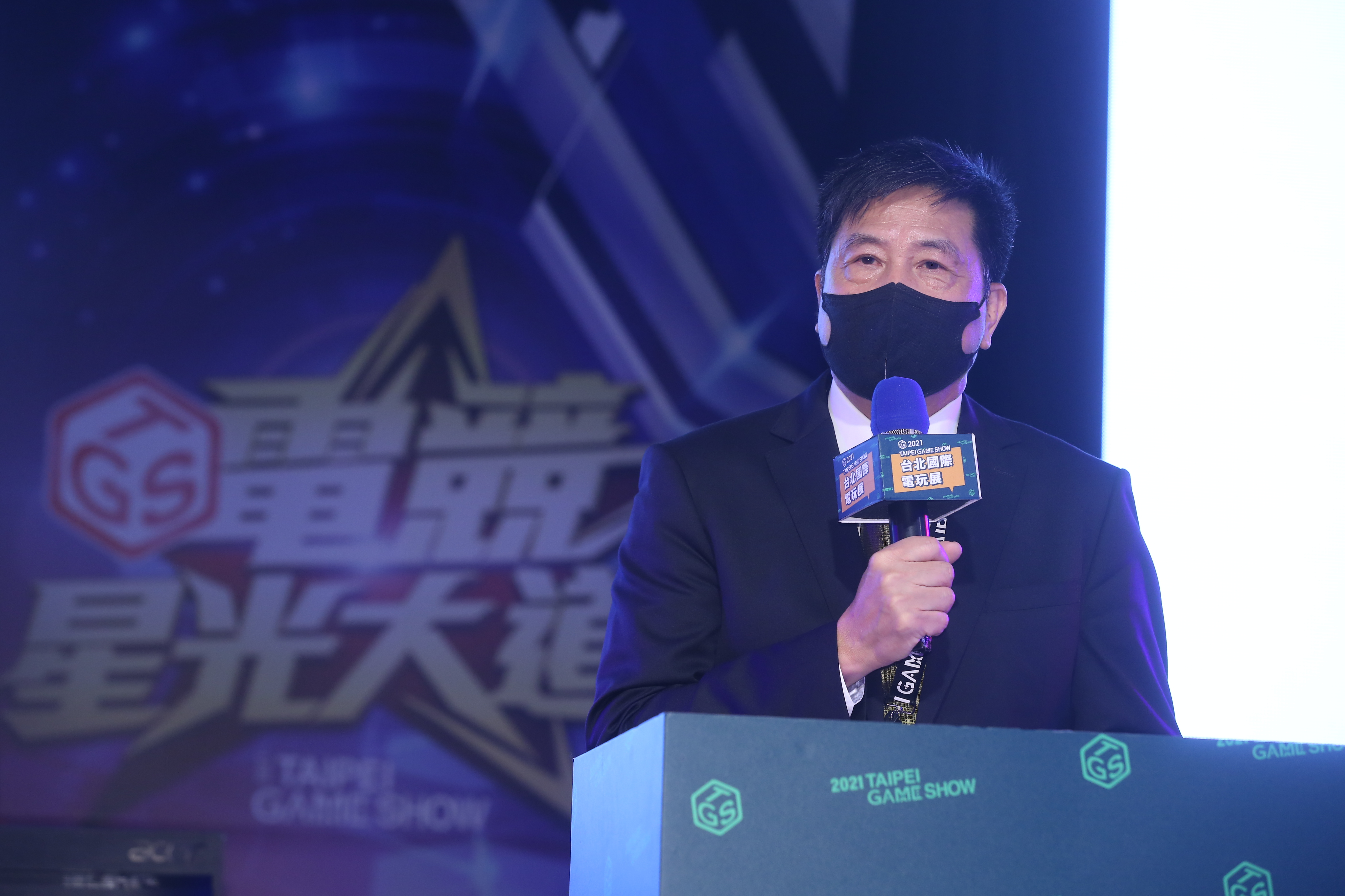 友達董事長彭双浪分析車用晶片缺貨原因,也透露友達目前接單爆滿。