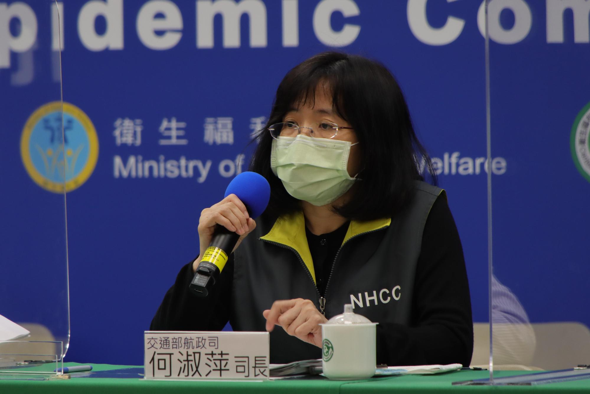交通部航政司司長何淑萍今出席中央流行疫情指揮中心記者會。(指揮中心提供)