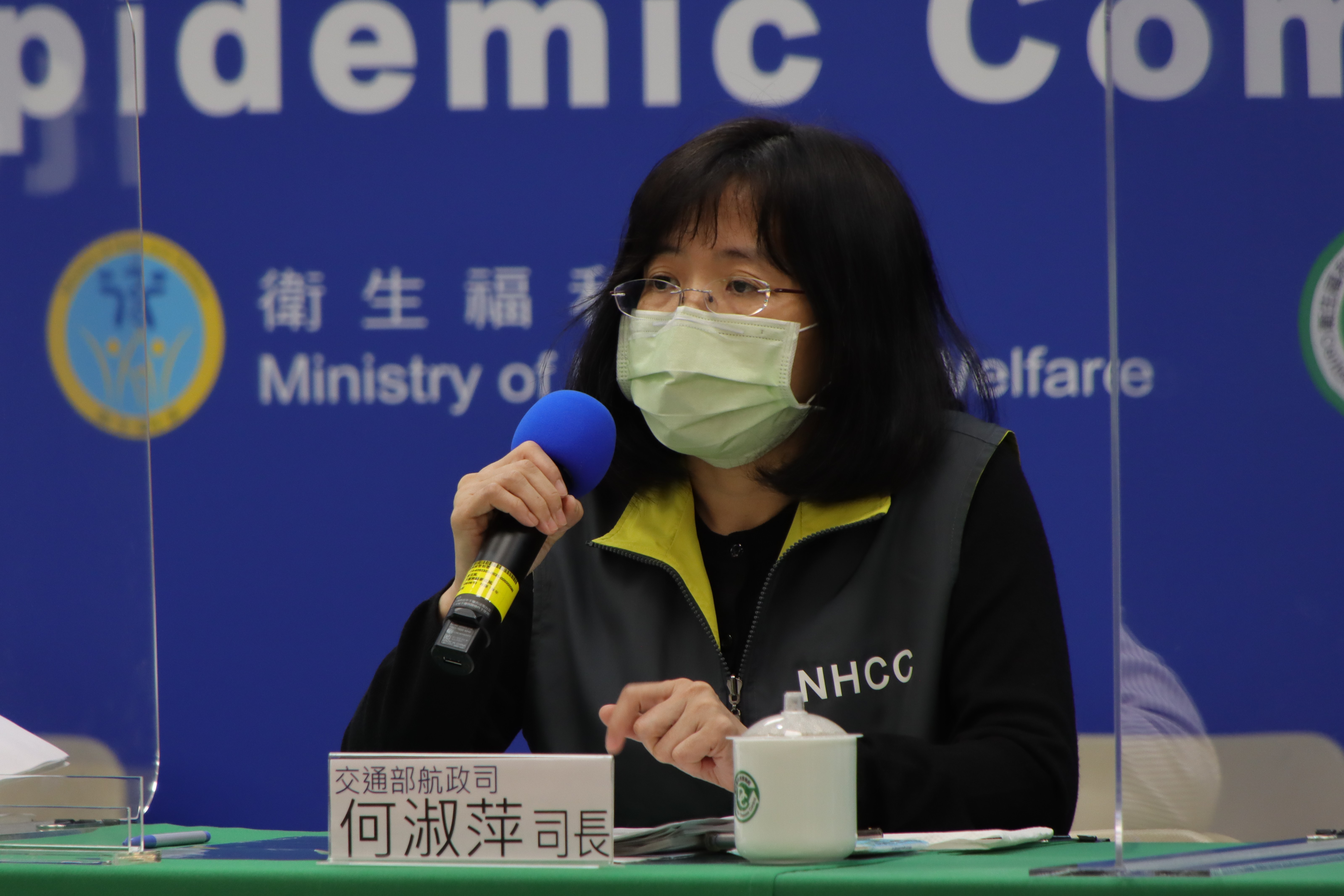 交通部航政司司長何淑萍今出席中央流行疫情指揮中心記者會。(指揮中心提供)