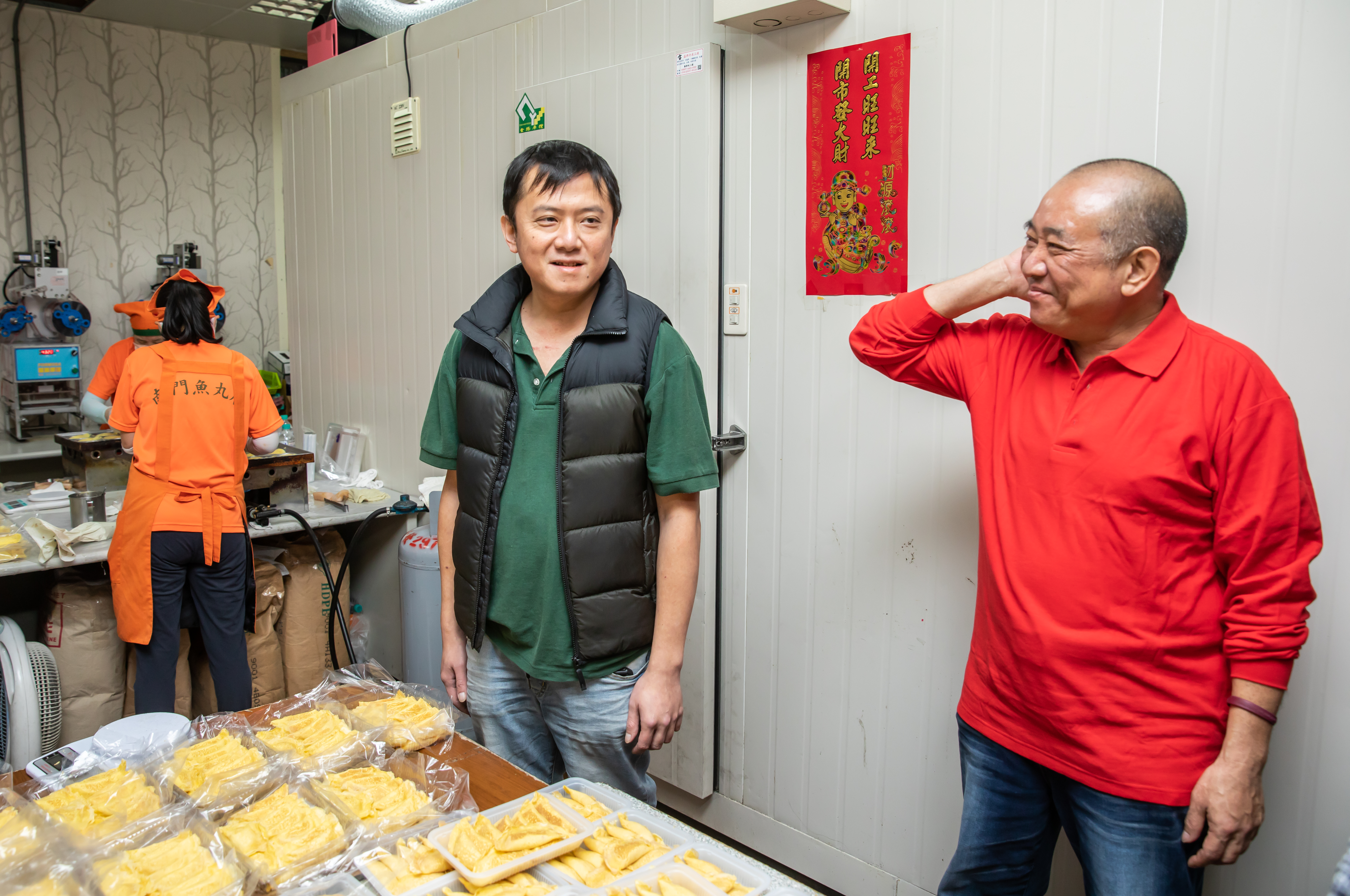 張瑞南（右）的身教、言教影響兒子張柏洋（左），兒子踏實又認真，讓他備感欣慰。