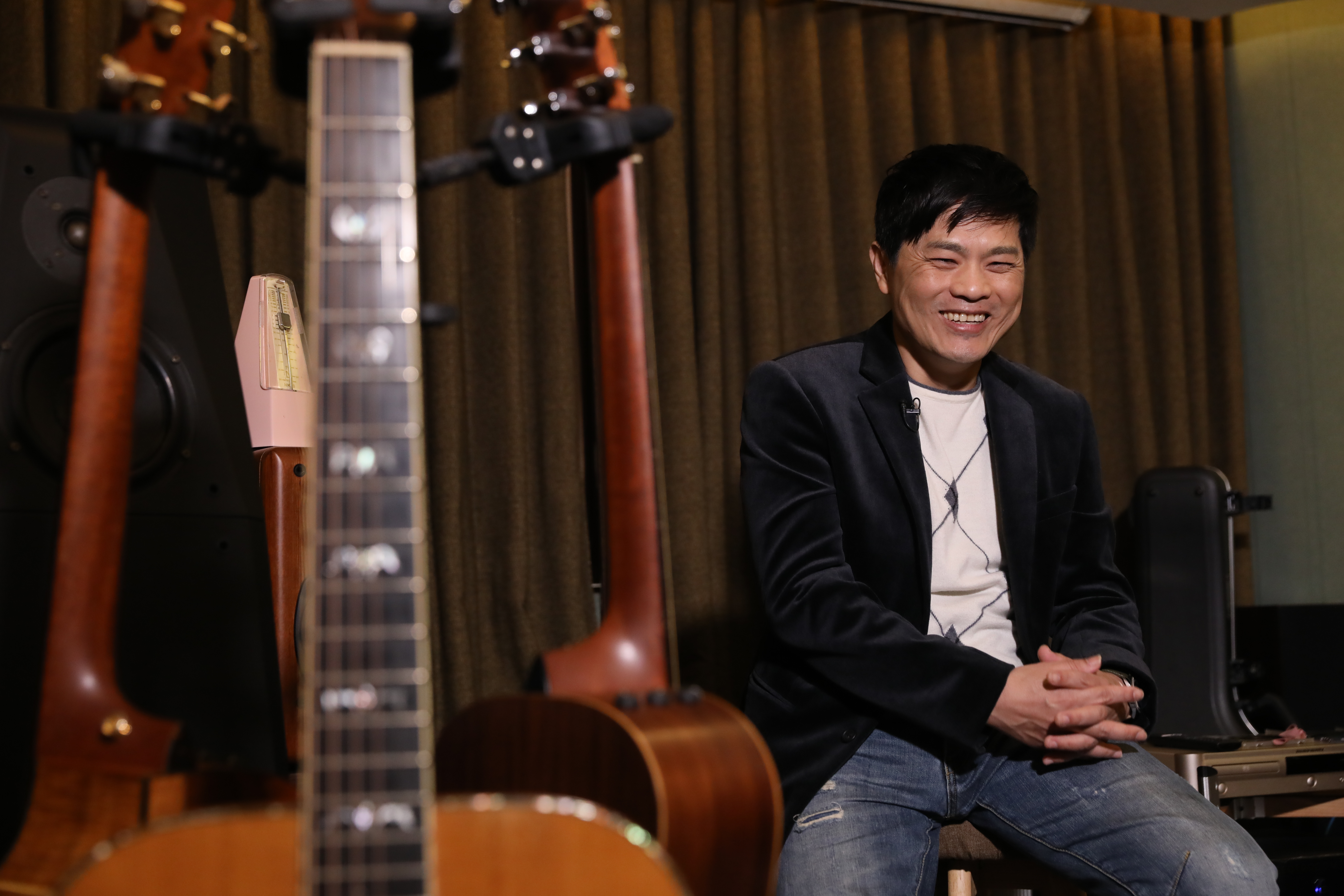 蘇明淵家中的樂器室，是他創作寫歌的地方。