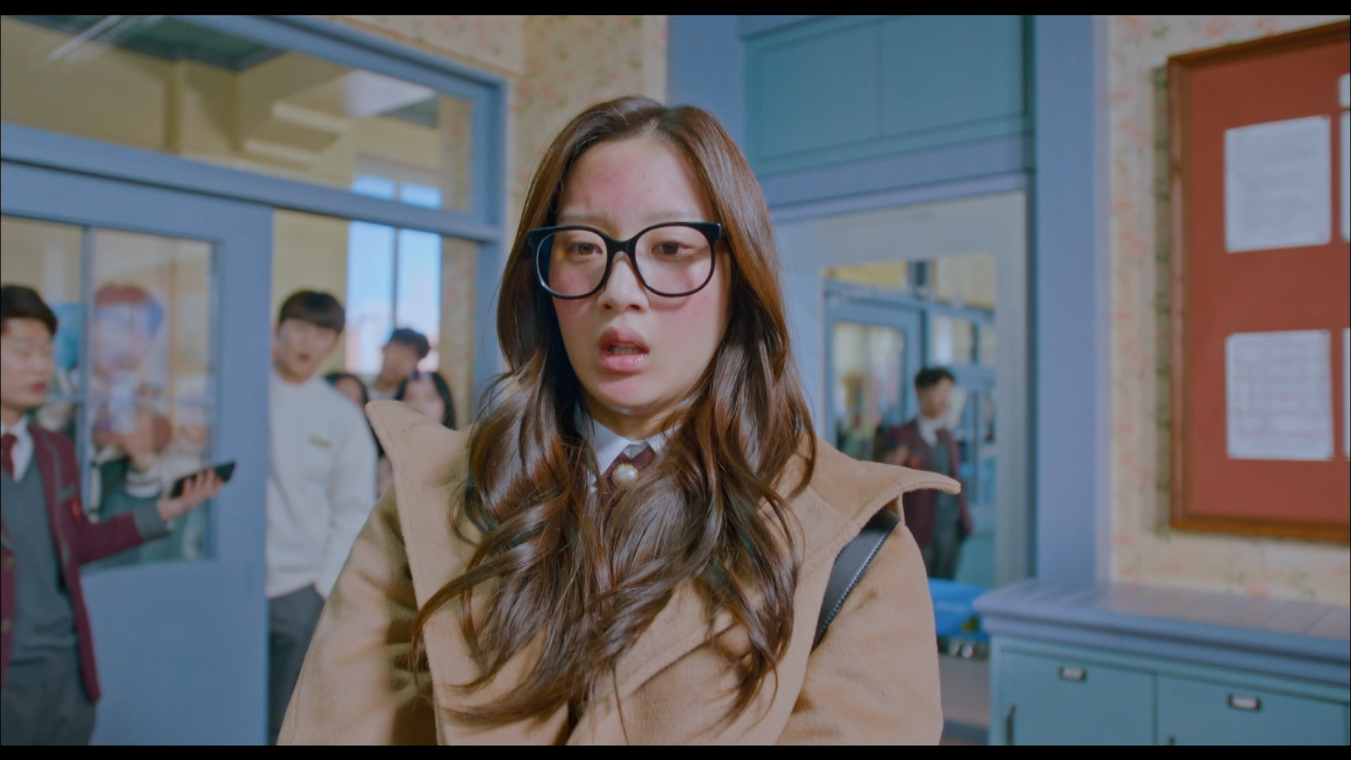 文佳煐在《女神降臨》以「素顏」出鏡，但其實光是眉毛就要花一小時化妝。（friDay影音提供）