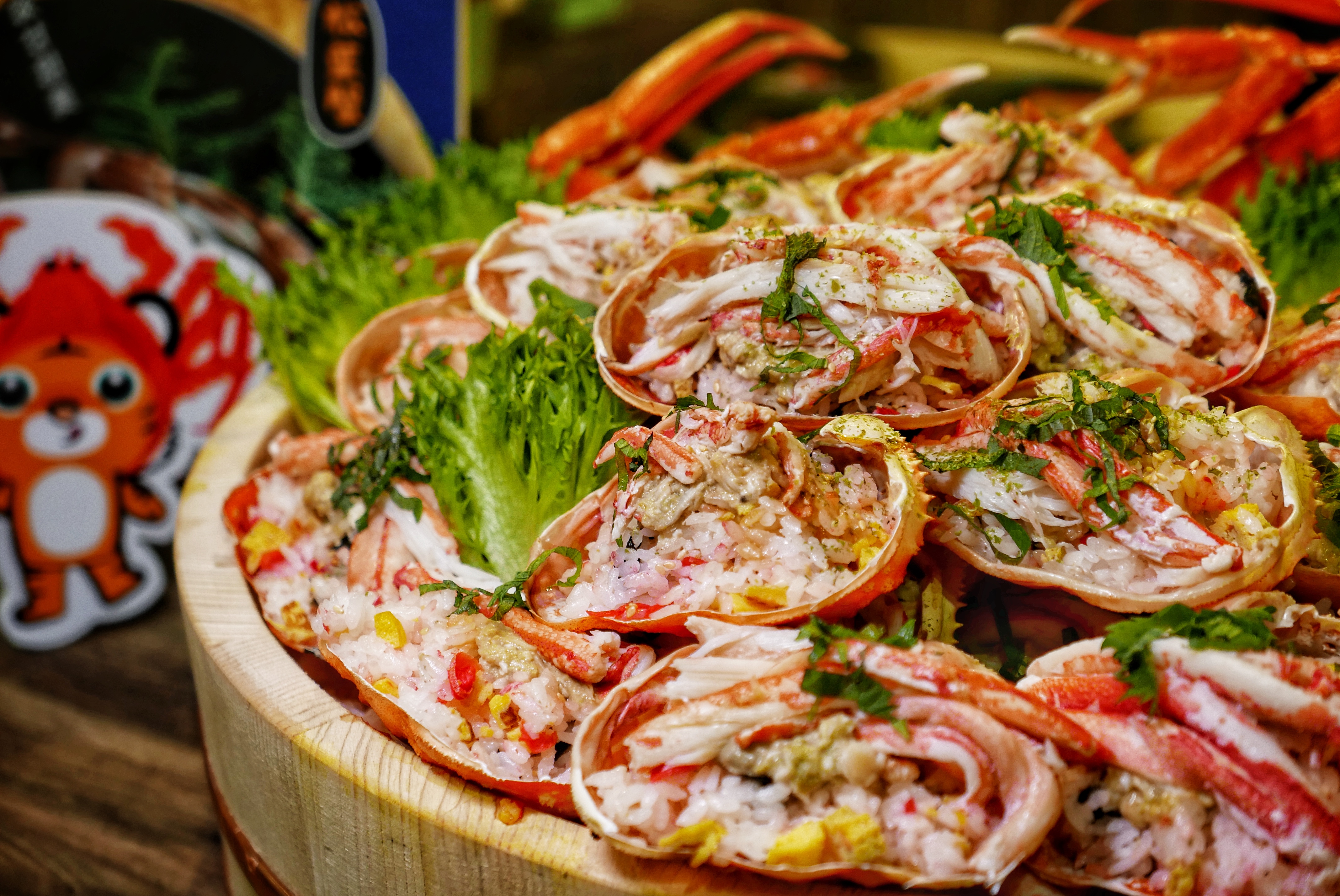 台灣虎航攜手日本鳥取縣，讓台灣民眾不用飛出國，也能在台灣品嘗日本直送的鮮美紅楚蟹與松葉蟹。