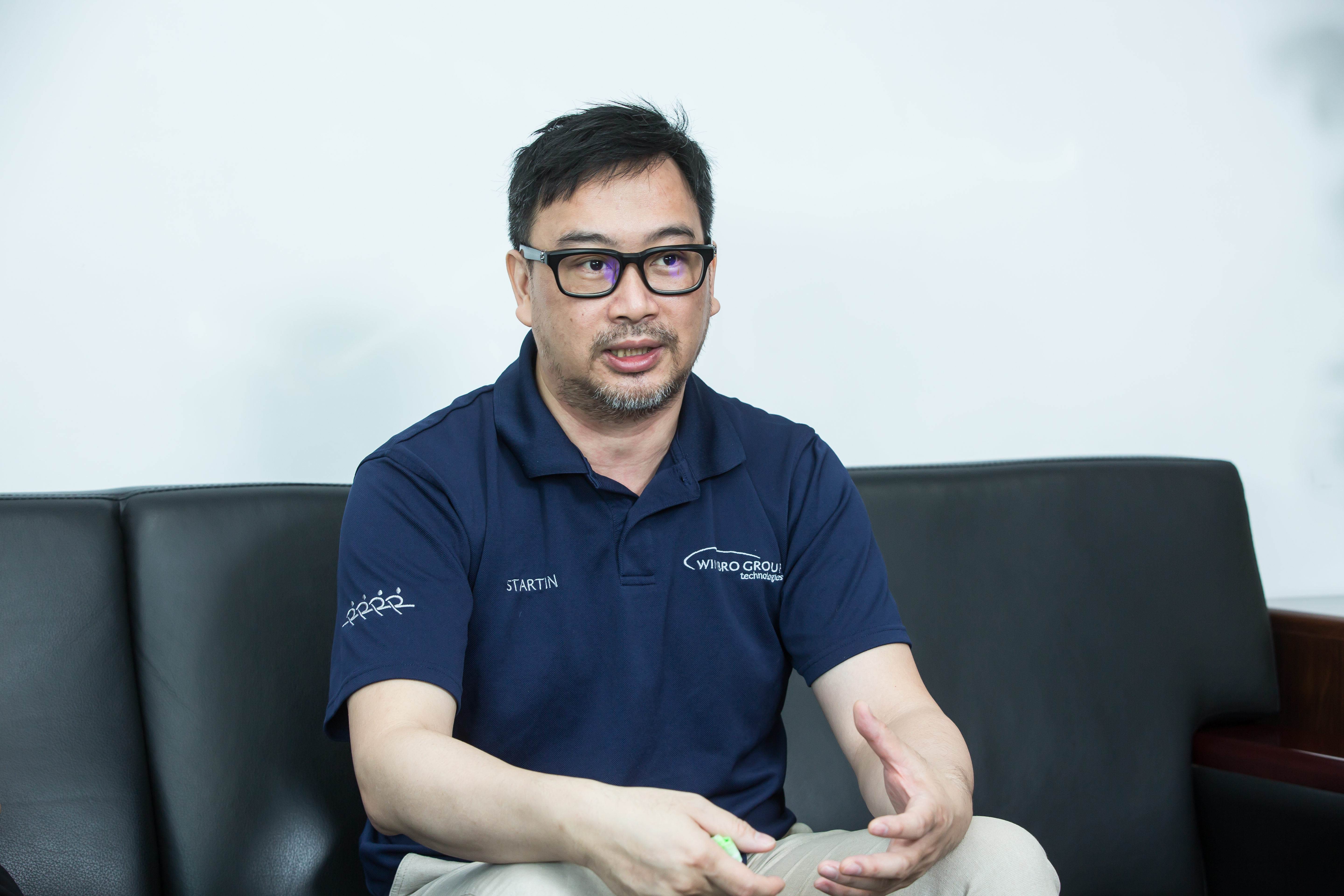 謝天昕在基層磨練超過20年，曾派駐歐美擔任服務工程師。