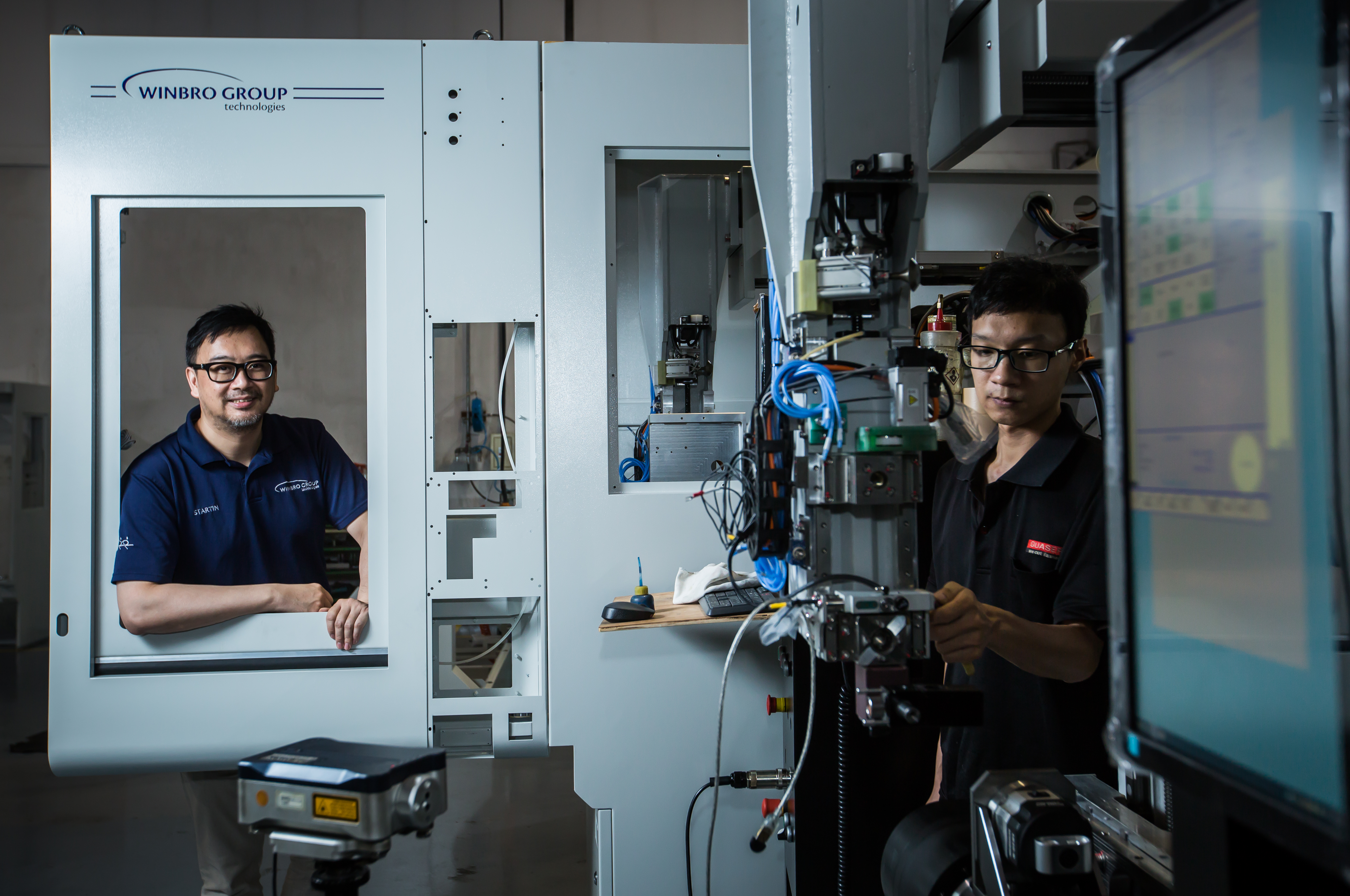 謝天昕（左）認為，台灣工具機產業要打破國際市場定價的天花板，必須從國際上找幫手。