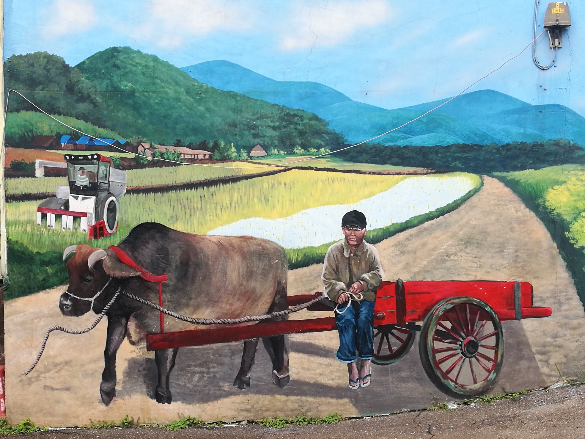 山佳彩繪牆描繪出昔日農村生活。