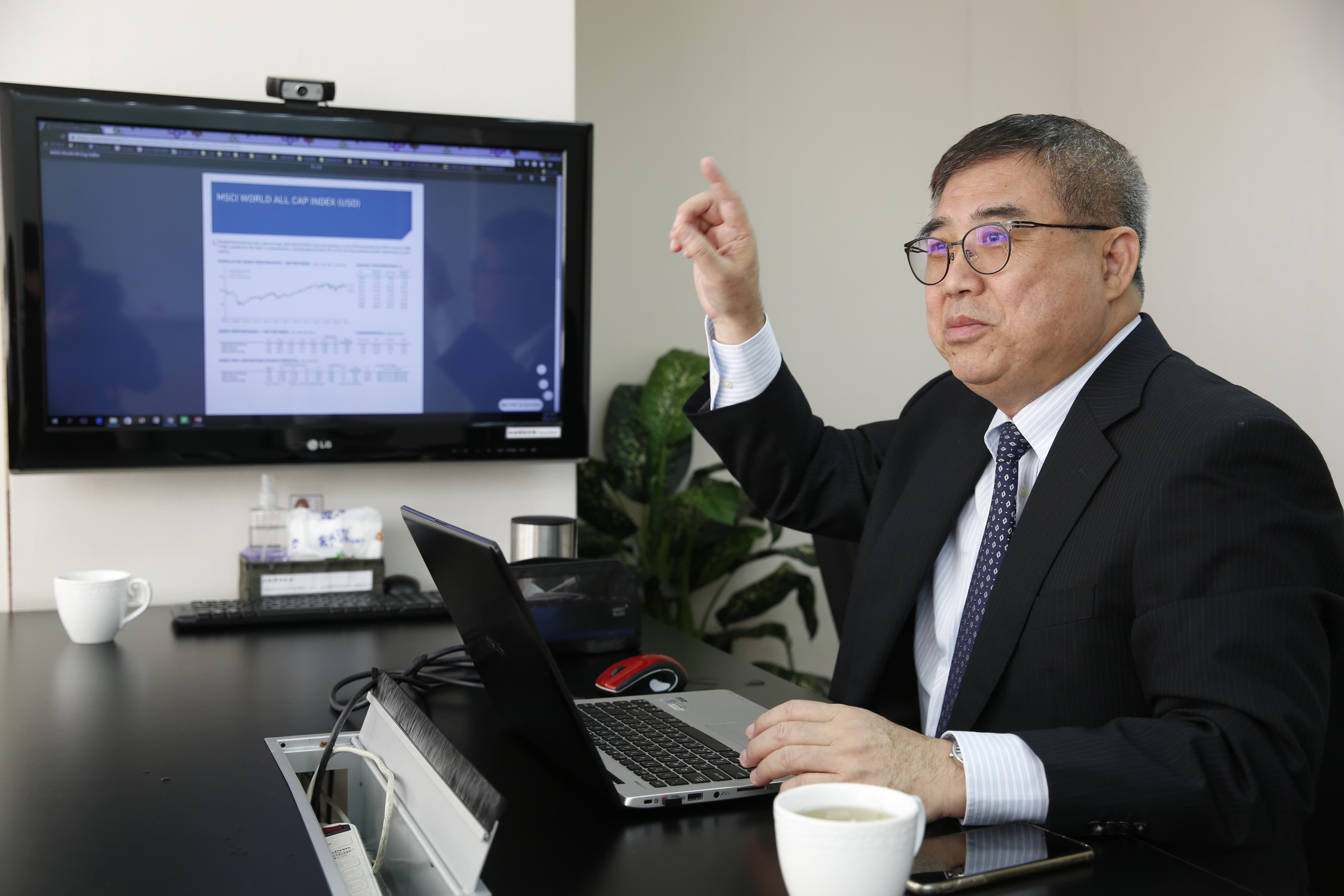 怪老子建議投資市值型的ETF，好公司自然就會鑽進投資組合裡。