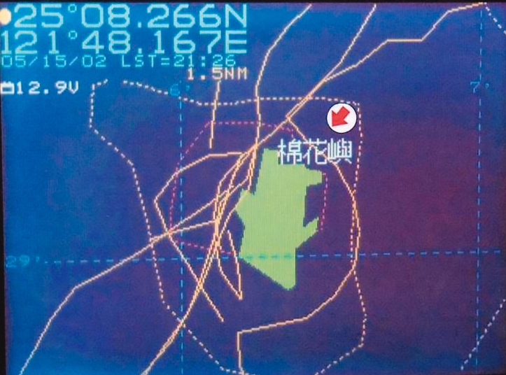 海巡人員獲報前往彭佳嶼海域時，福生3號船體的火還在燃燒。