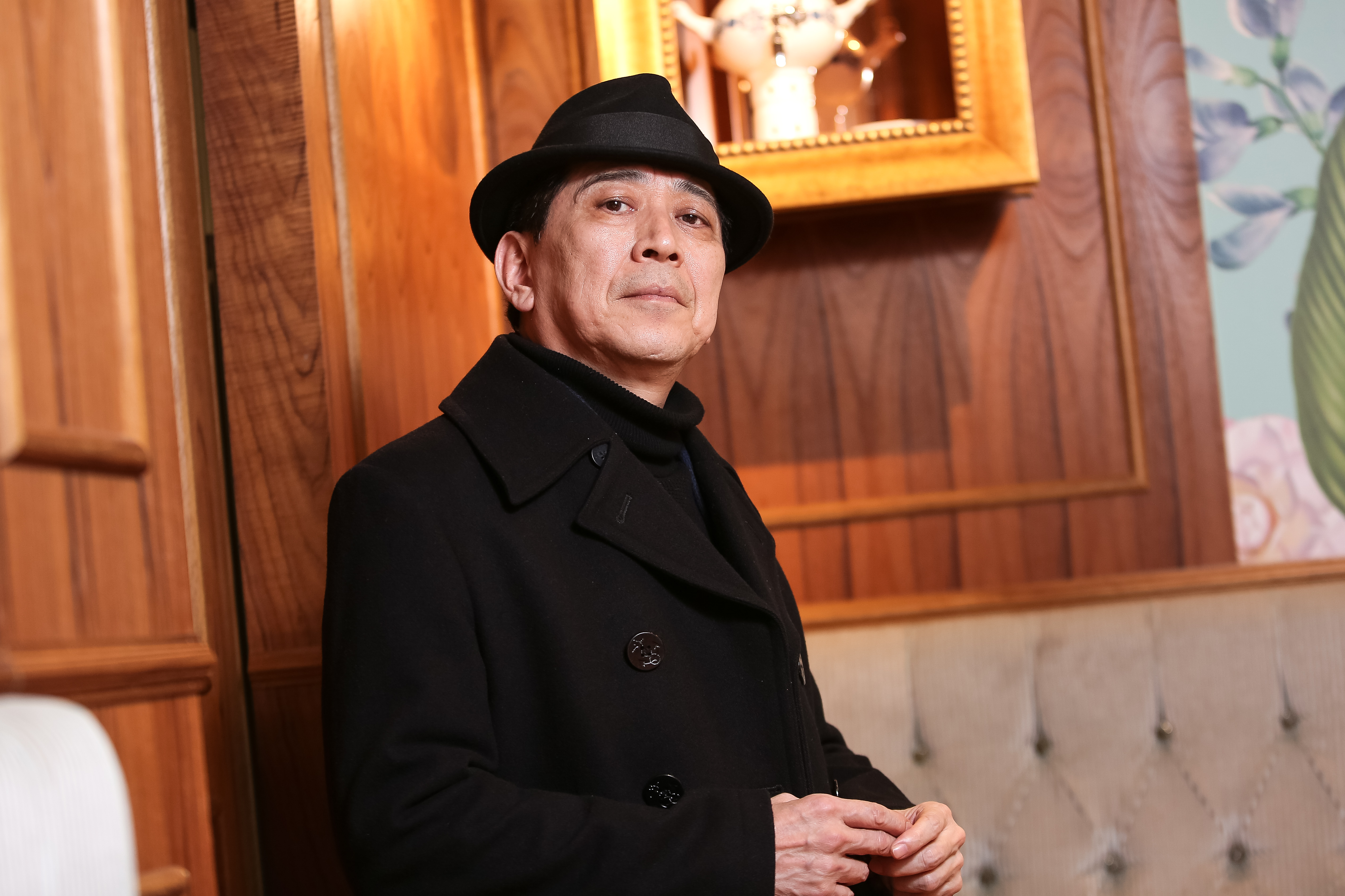 高捷的眼神自帶兄弟氣，不過侯孝賢對他說：「跟兄弟還是不要走太近！」這盆冷水澆下來，高捷醒了八分。