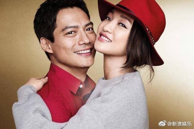 周迅2014年與美籍華裔演員高聖遠結婚,還因此一起成為快時尚H&M代言人。(翻攝自新浪網)