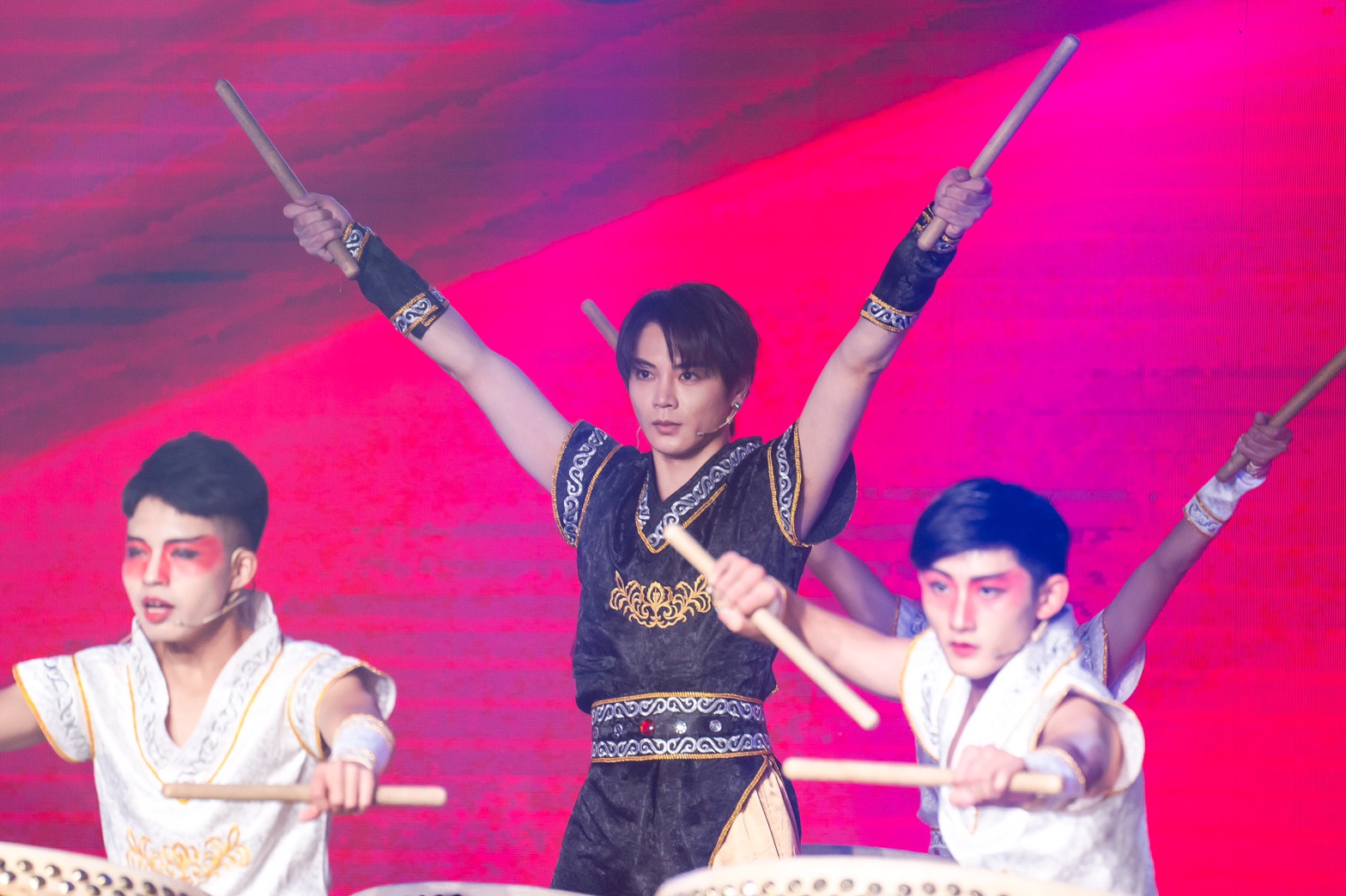 古曜威表示，能與家扶基金會的孩子們一同熱力激昂演出陣頭戰鼓，讓他的內心感受無比溫暖，完全忘記了寒冬低溫。