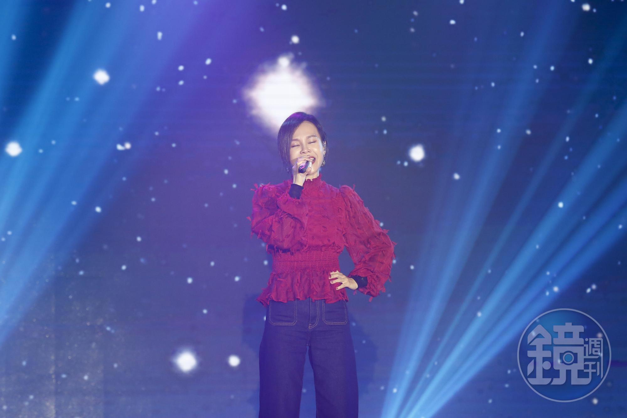 金曲歌后彭佳慧透露，自己從小學6年級就是家扶兒，因此決定長大後奉獻一己之力，並已認養資助多位兒童。