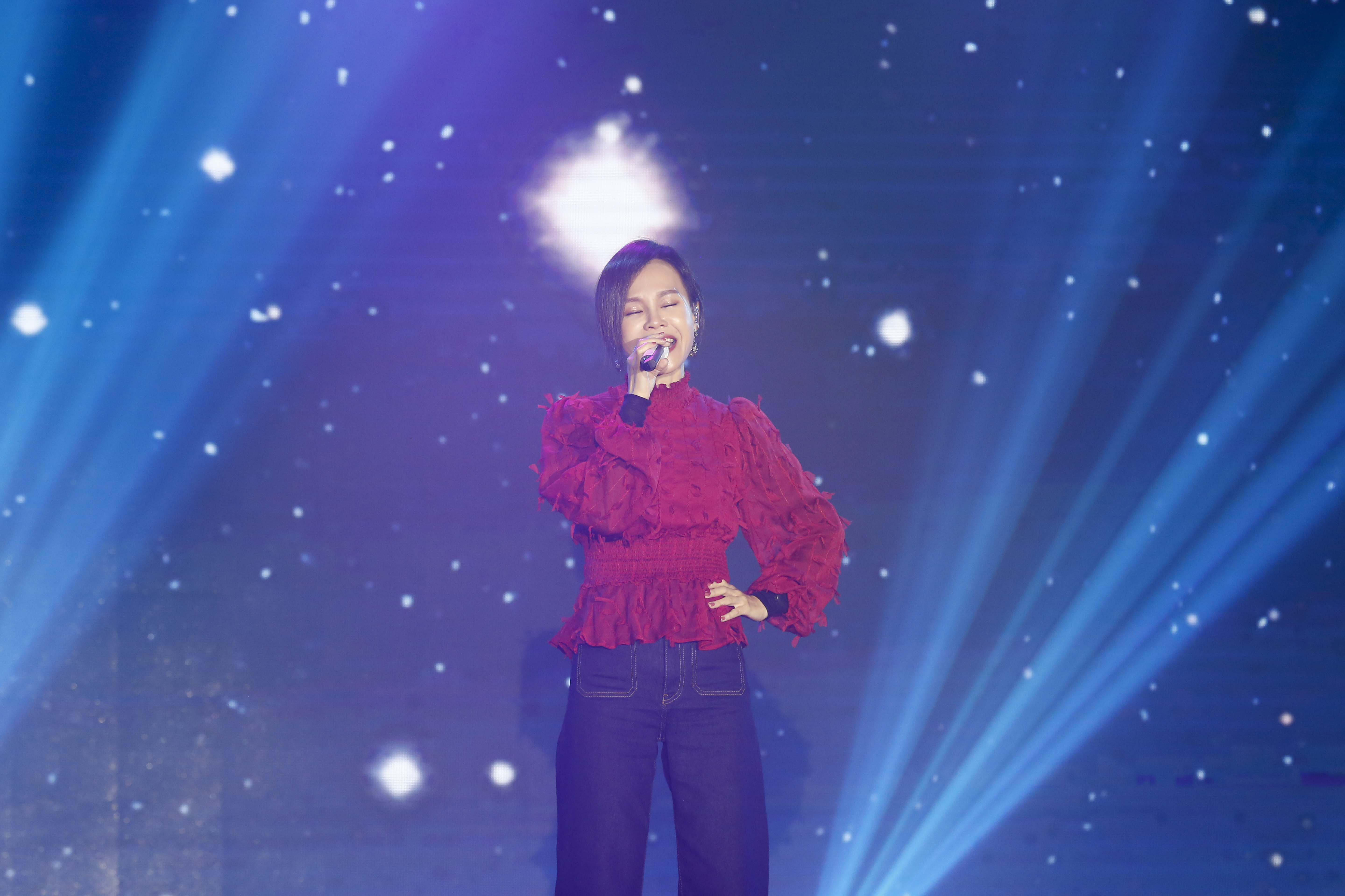 金曲歌后彭佳慧透露，自己從小學6年級就是家扶兒，因此決定長大後奉獻一己之力，並已認養資助多位兒童。