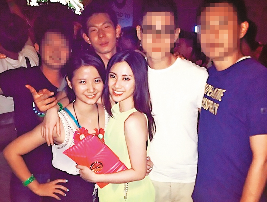 胡亦嘉的準太太莊郁琳（前左）和姊姊（前右）2人和富邦蔡家第三代蔡承道（後左2）是老友。（翻攝IG）