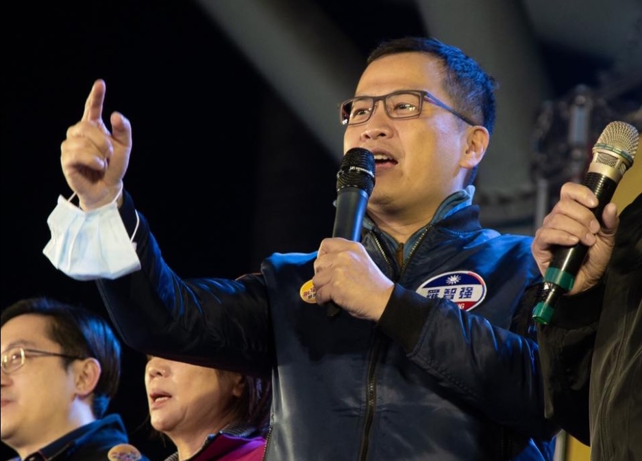 台北市議員羅智強認為，趙少康若有意在重回國民黨後參選黨主席，可能將迫使高層對黨規做出改變。（翻攝自羅智強臉書）