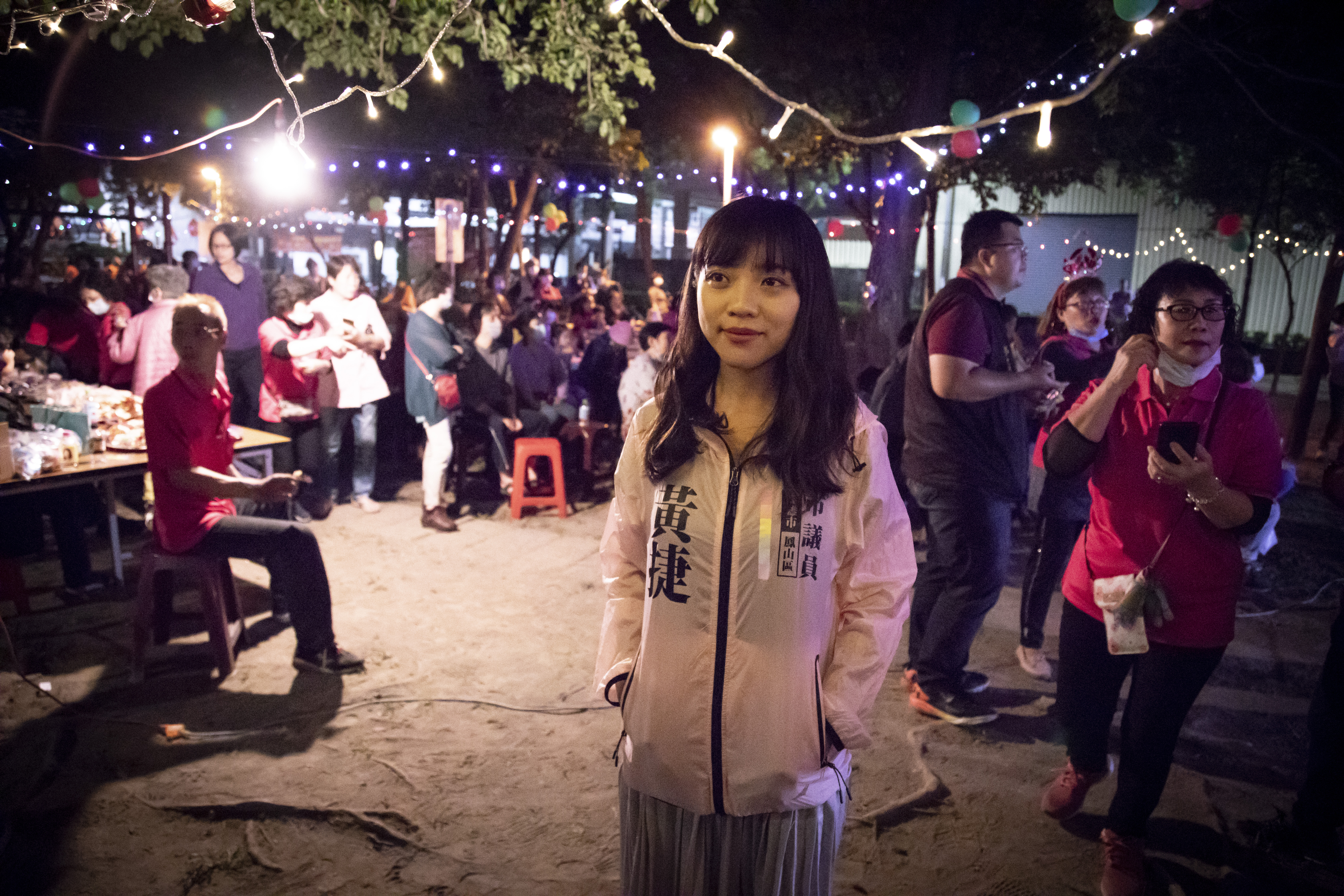 高雄市議員黃捷在短短二年內經歷參政、爆紅、被罷免，投票將在2月6日進行。