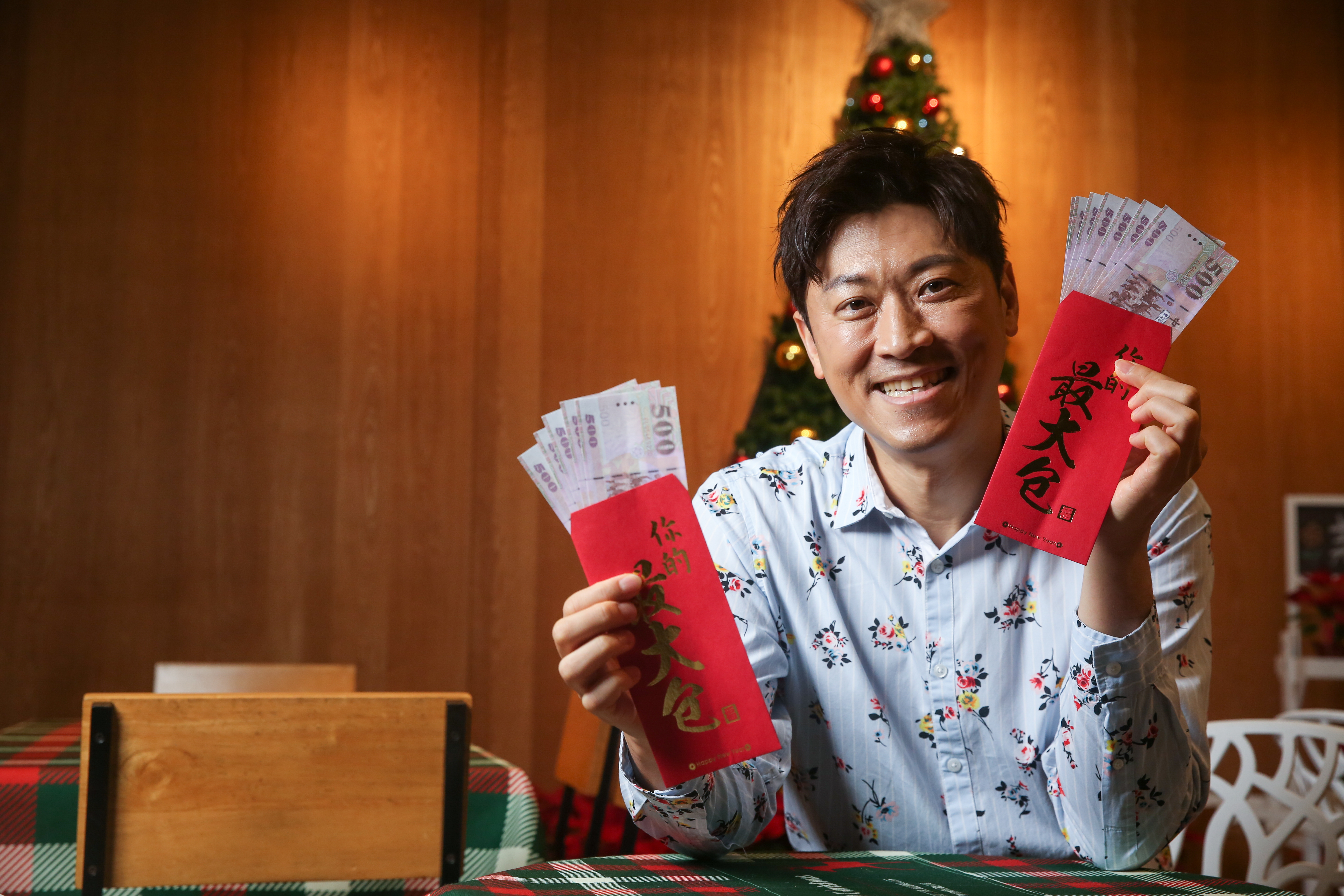 連紅包包多少侯昌明都很講究，他希望孩子了解錢不是從天上掉下來的。