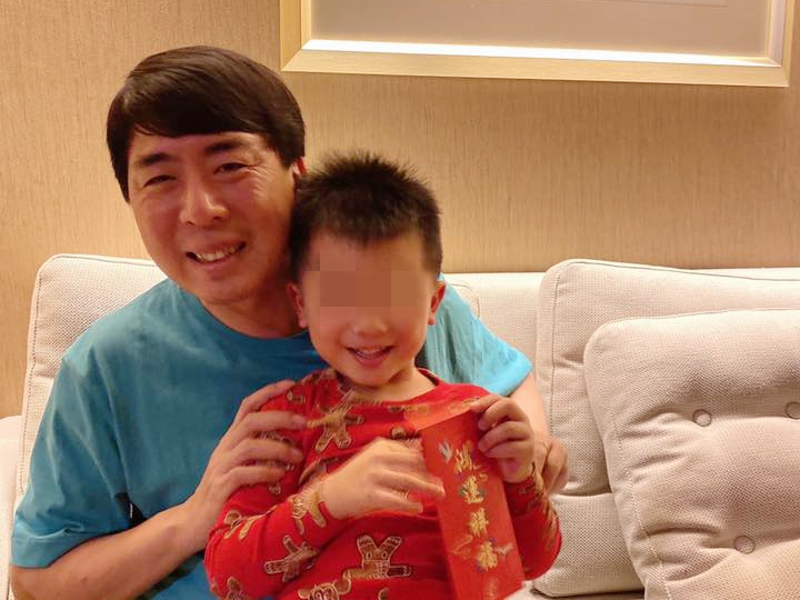 梁赫群每年除了發紅包給兒子，還會再掏錢幫兒子買保險。（翻攝自臉書）