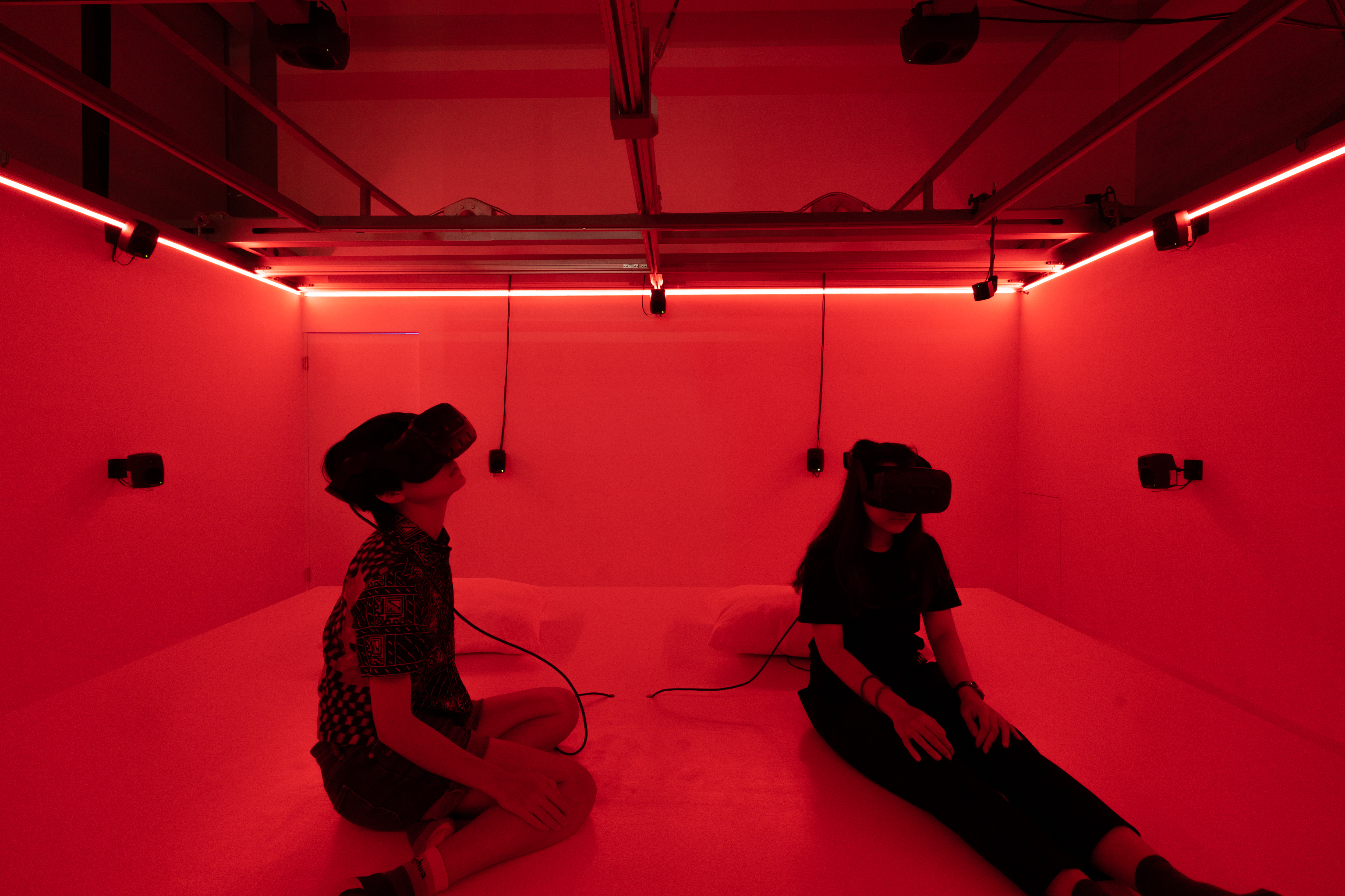 《色度：賈曼計畫》讓VR也變成角色， 導演Baboo擔心民眾戴上VR頭戴式顯示器後會忽略聲音表現，花了3個月才架構出作品概念。（高雄電影節提供）