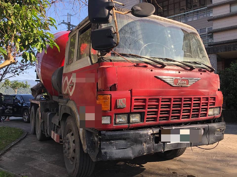 女網友在臉書分享車禍遭遇，替死去男友討公道。（翻攝自臉書爆廢1公社）