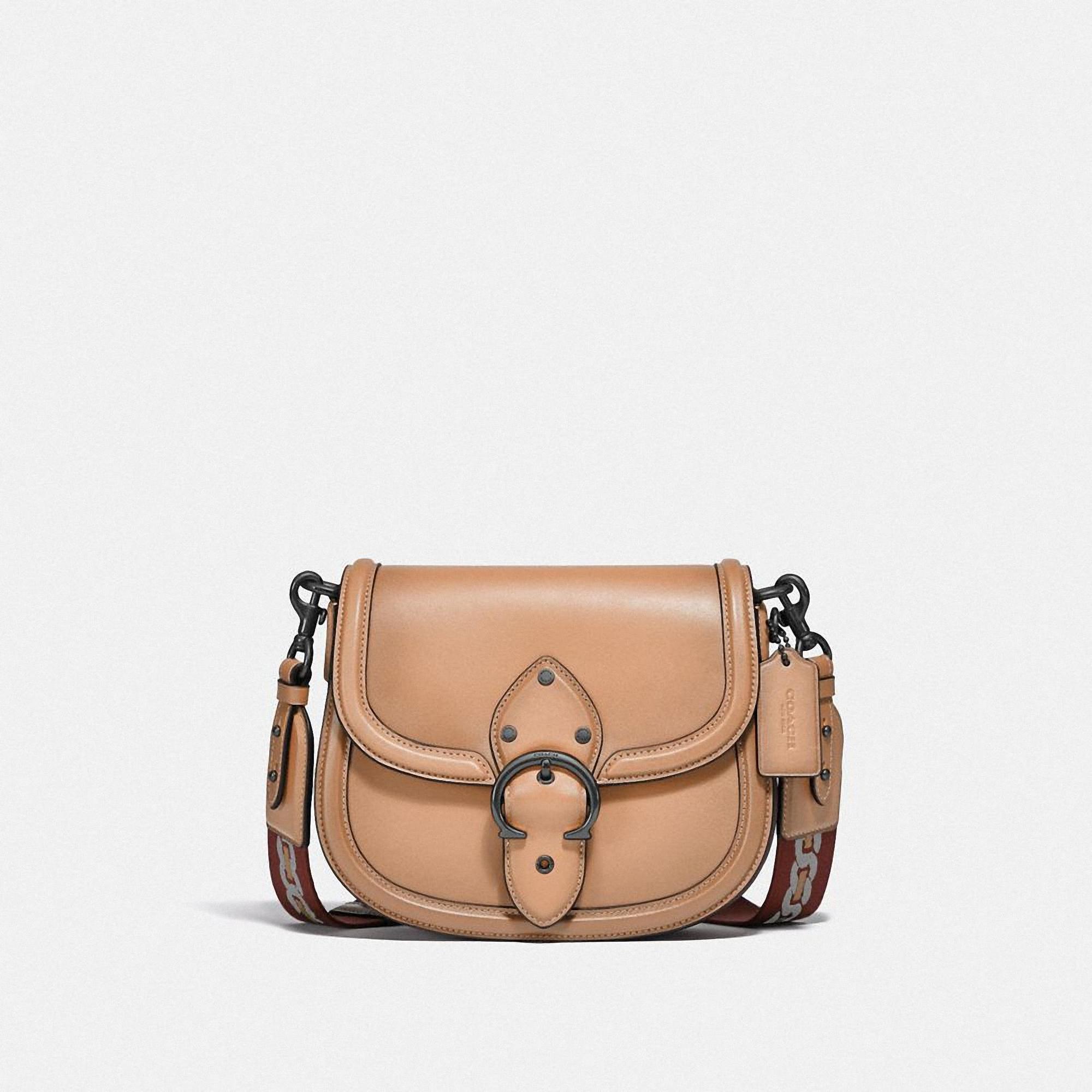 Beat Saddle手袋。NT$25,800。(COACH提供)