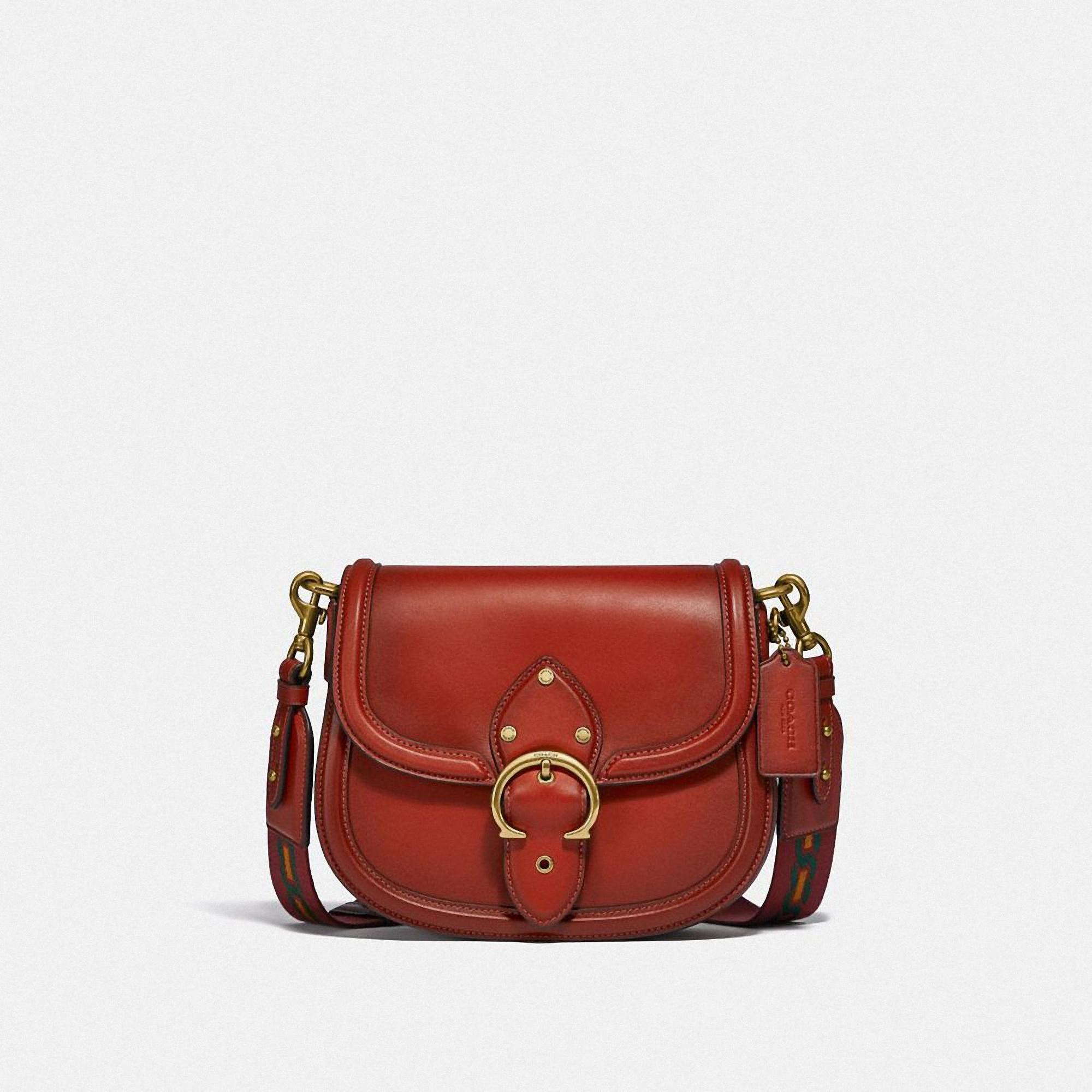 Beat Saddle手袋。NT$25,800。(COACH提供)