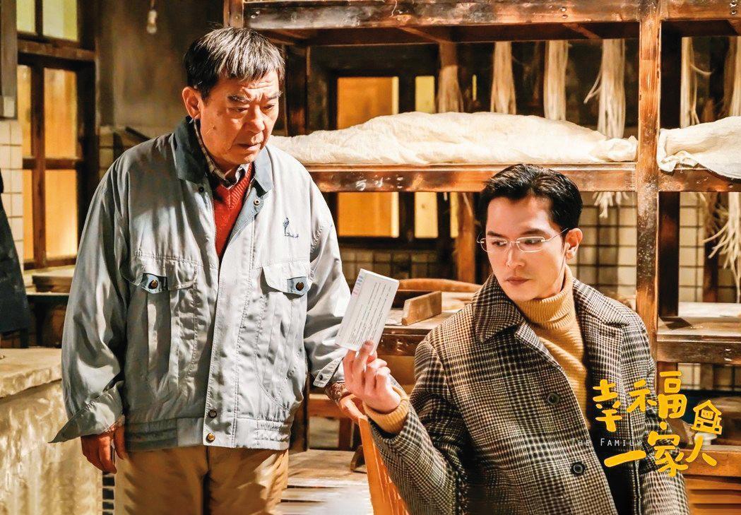 邱澤(右)與唐嫣分手後,睽違4年才再拍陸劇,與李立群(左)飾演父子,不過並非男一角色。
