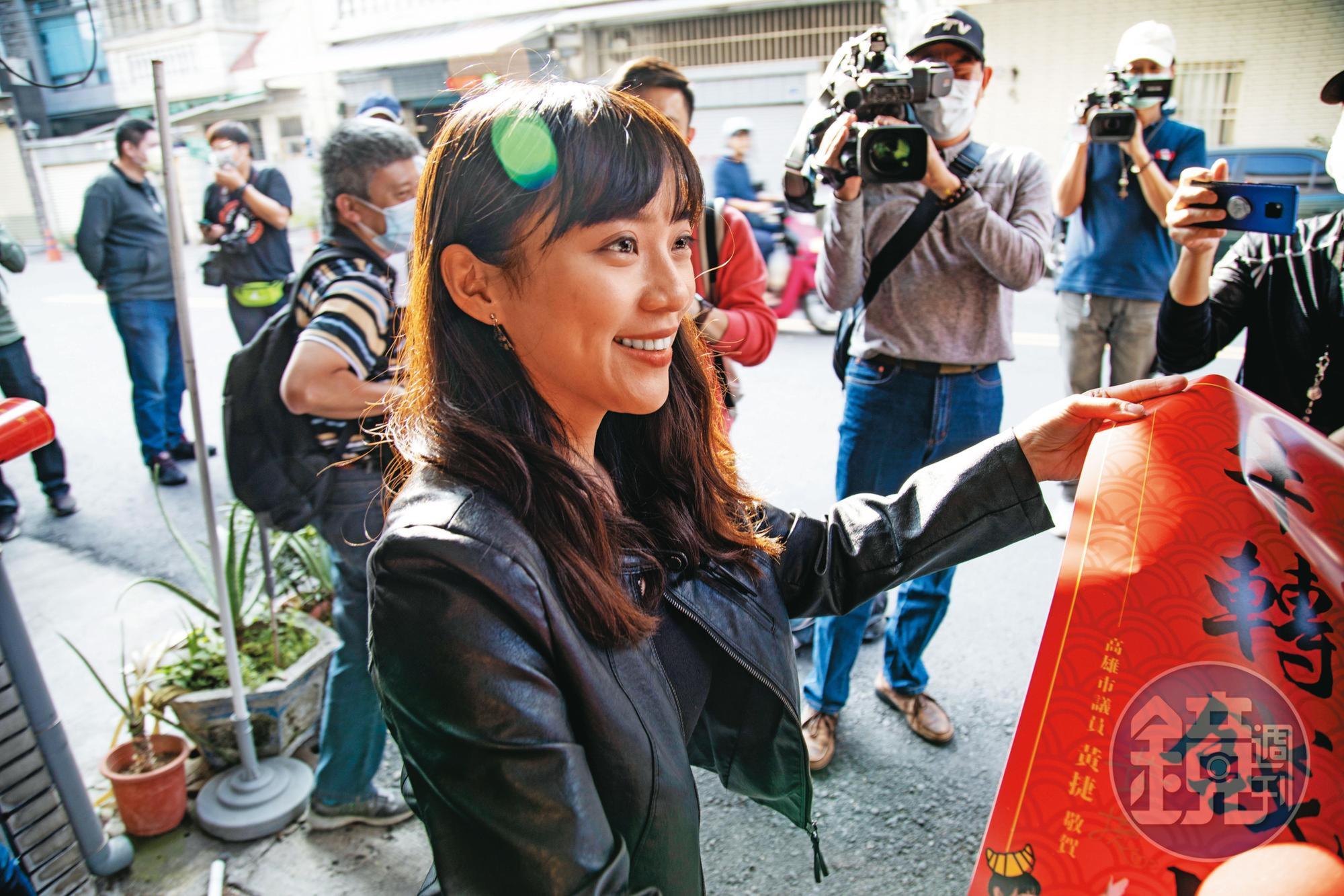 高雄市議員黃捷罷免投票週六登場,黃捷正面對決,近日頻跑基層呼籲支持者投下不同意票。