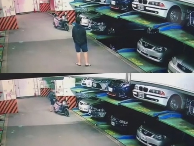 該名男子等自己的車輛停妥後,準備牽機車離開停車場,然而此時停在上層的藍色車輛已逐漸滑動。(翻攝自爆廢1公社)