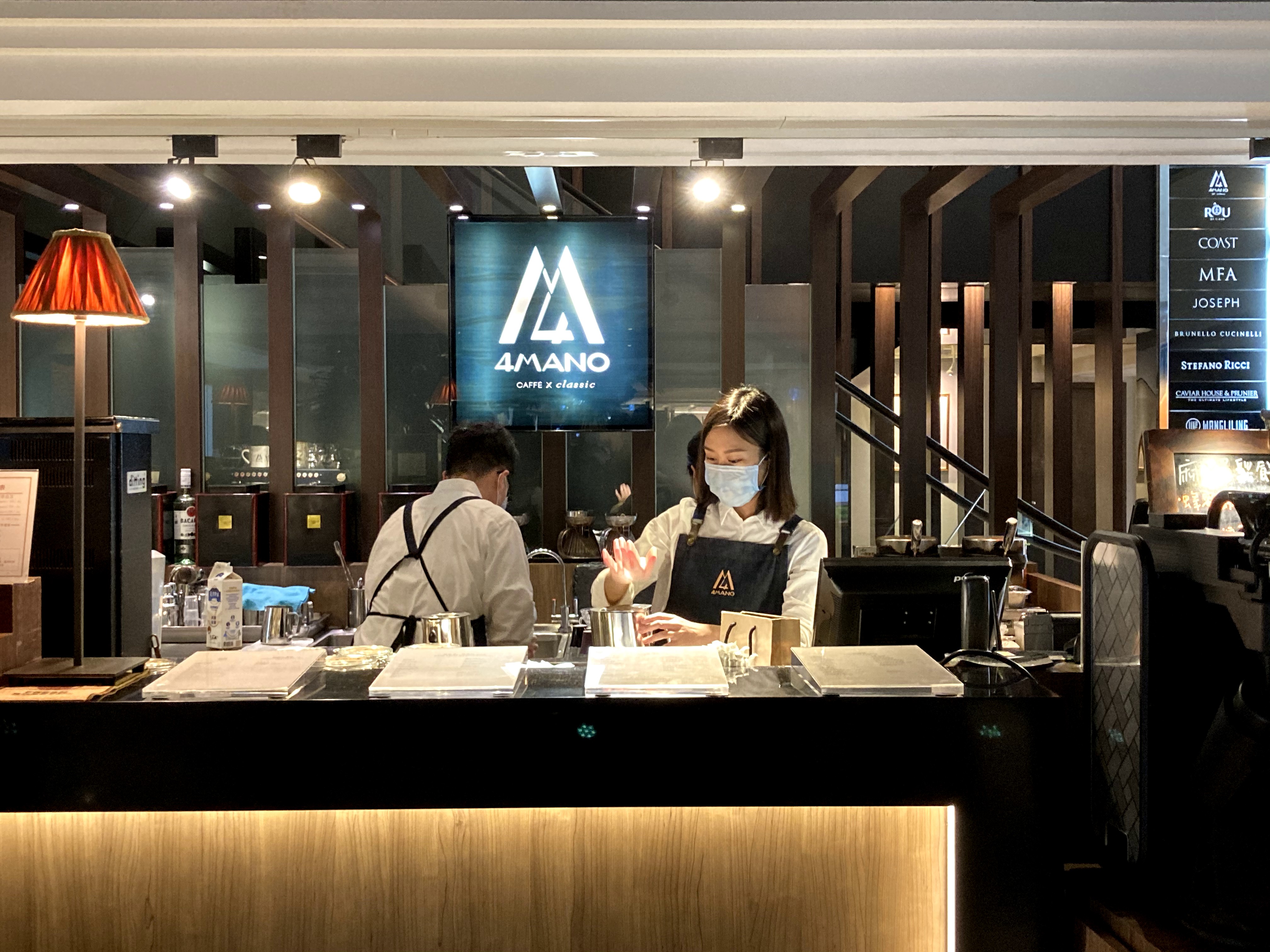 「Qofii智慧手沖咖啡平台」的第一站，是位於晶華酒店的「4MANO CAFFÉ」。