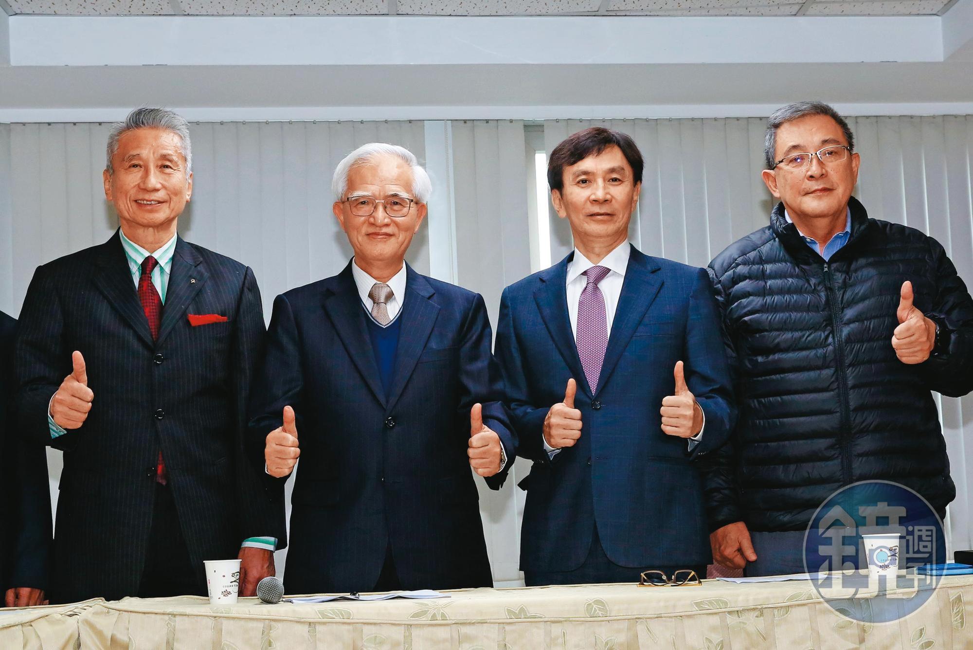 盧明光(左2)宣示5年內將大同營收從2百億元衝上千億元,至於大同雄厚的土地資產,則交給王光祥(左1)負責。