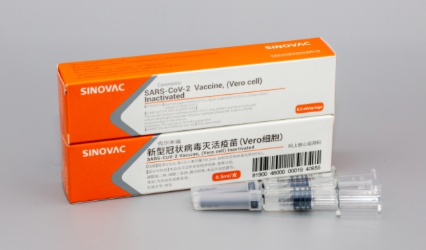 由「科興生物技術公司」生產的「克爾來福」疫苗，遭不肖業者以生理食鹽水魚目混珠，偽裝成正廠疫苗並高價販售。（翻攝自中國科興生物技術公司官網）