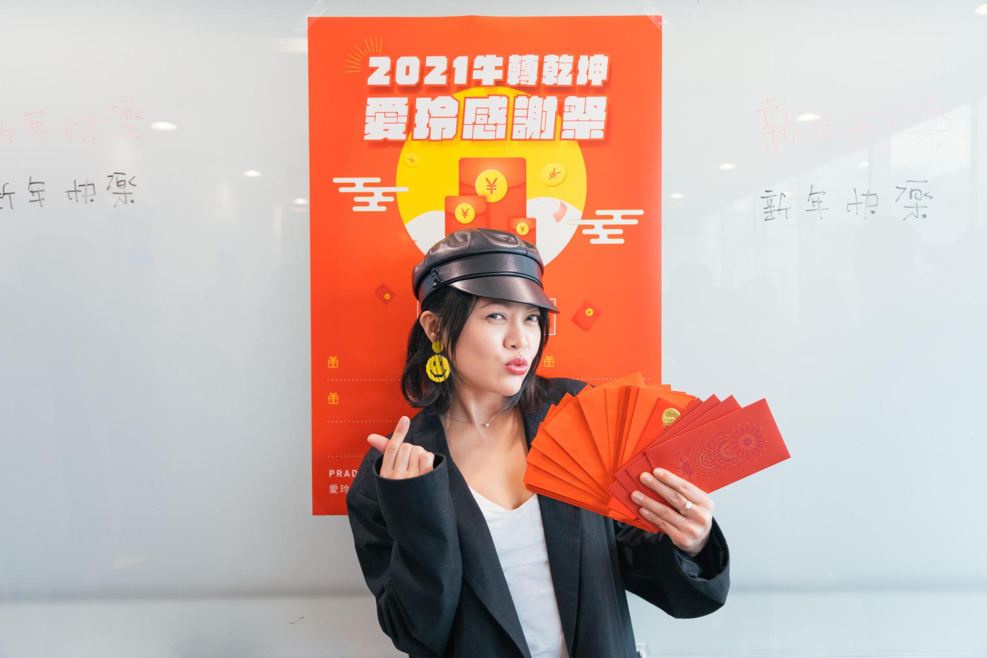 戴愛玲為了感謝工作人員,日前舉辦「2021牛轉乾坤 愛玲感謝祭」。(索尼音樂提供)