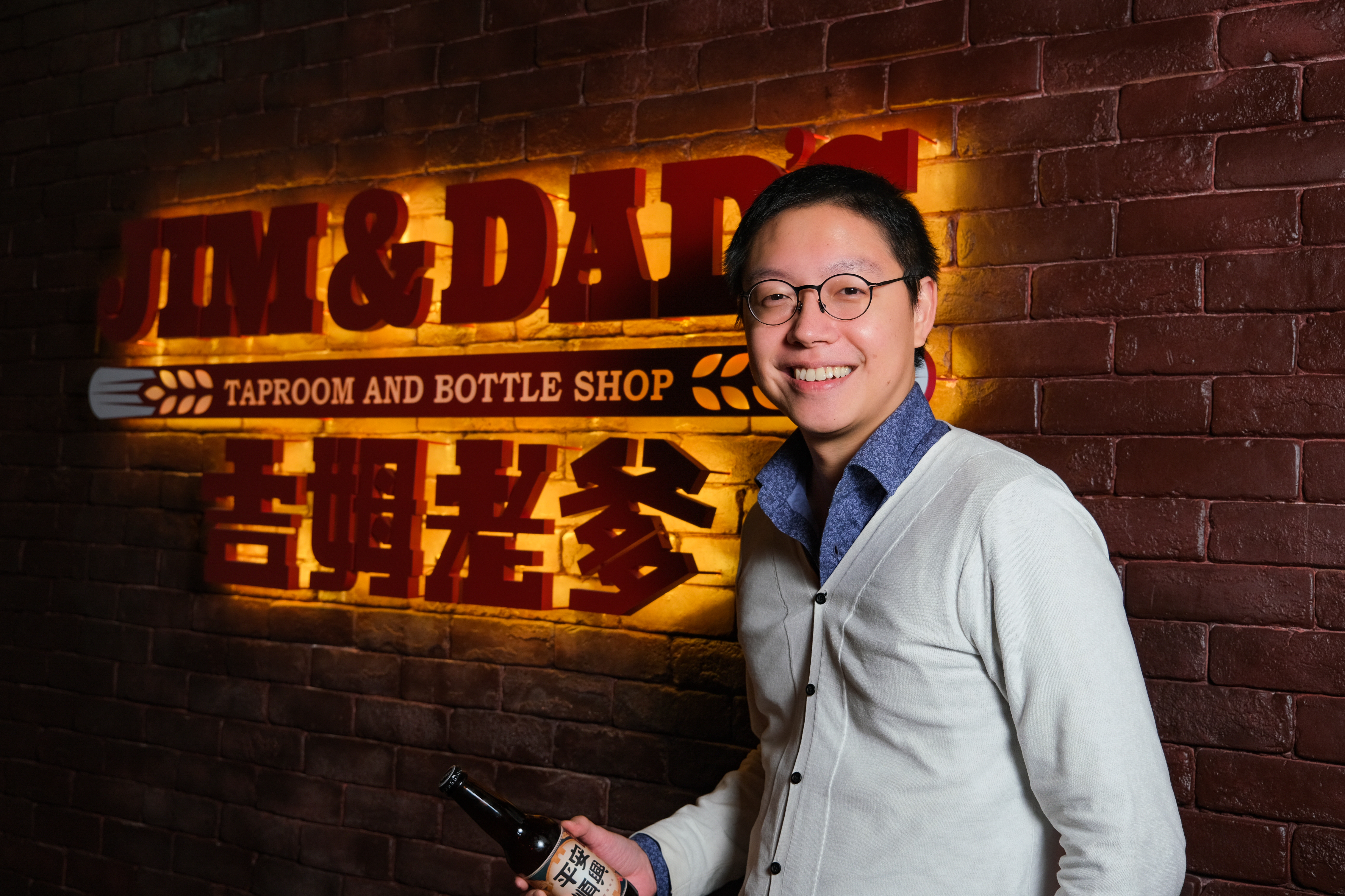 吉姆老爹老闆Jim(宋慶文)用精釀啤酒推廣宜蘭員山的好水與在地物產。