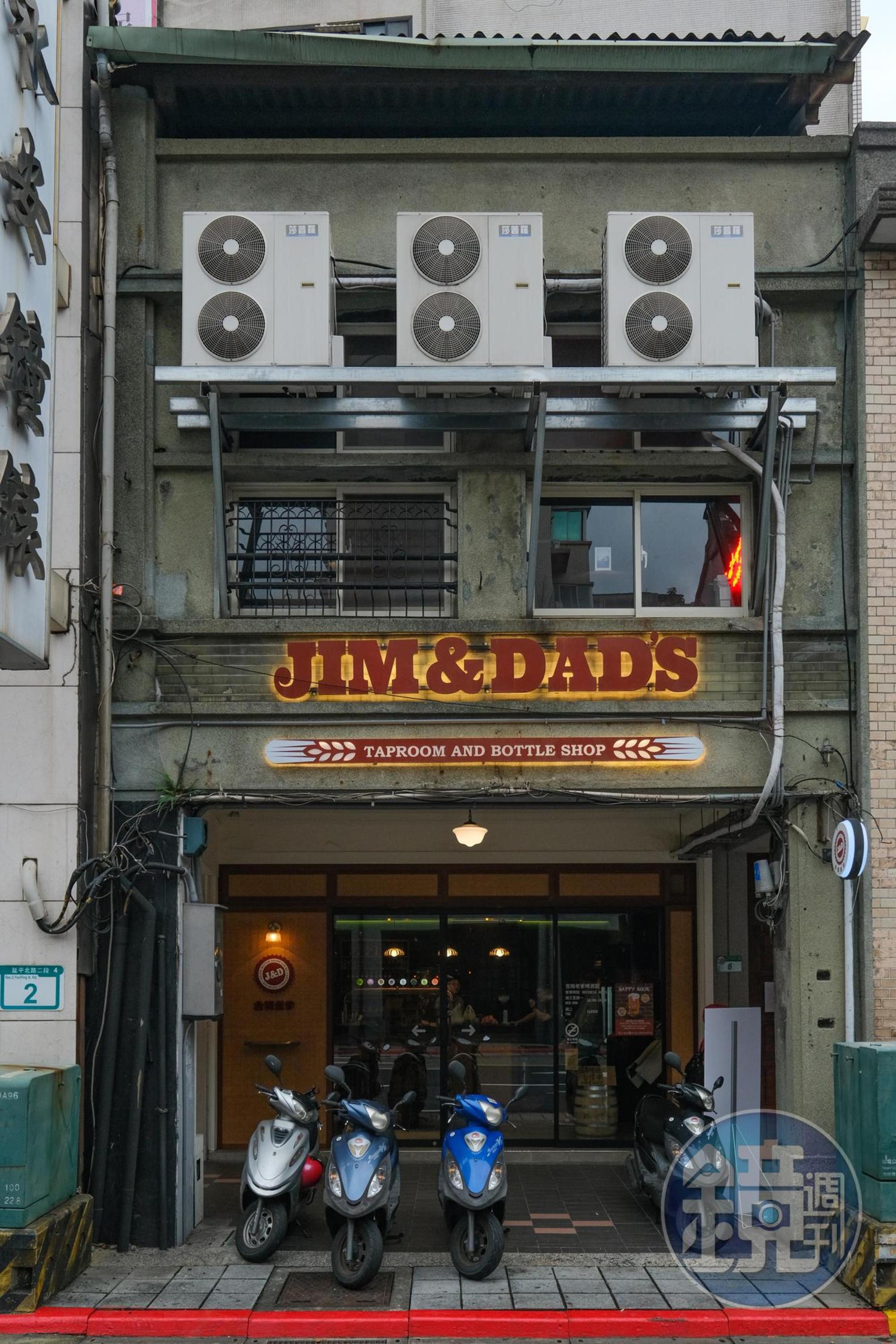 延平北路上的店面保留老街區風情。