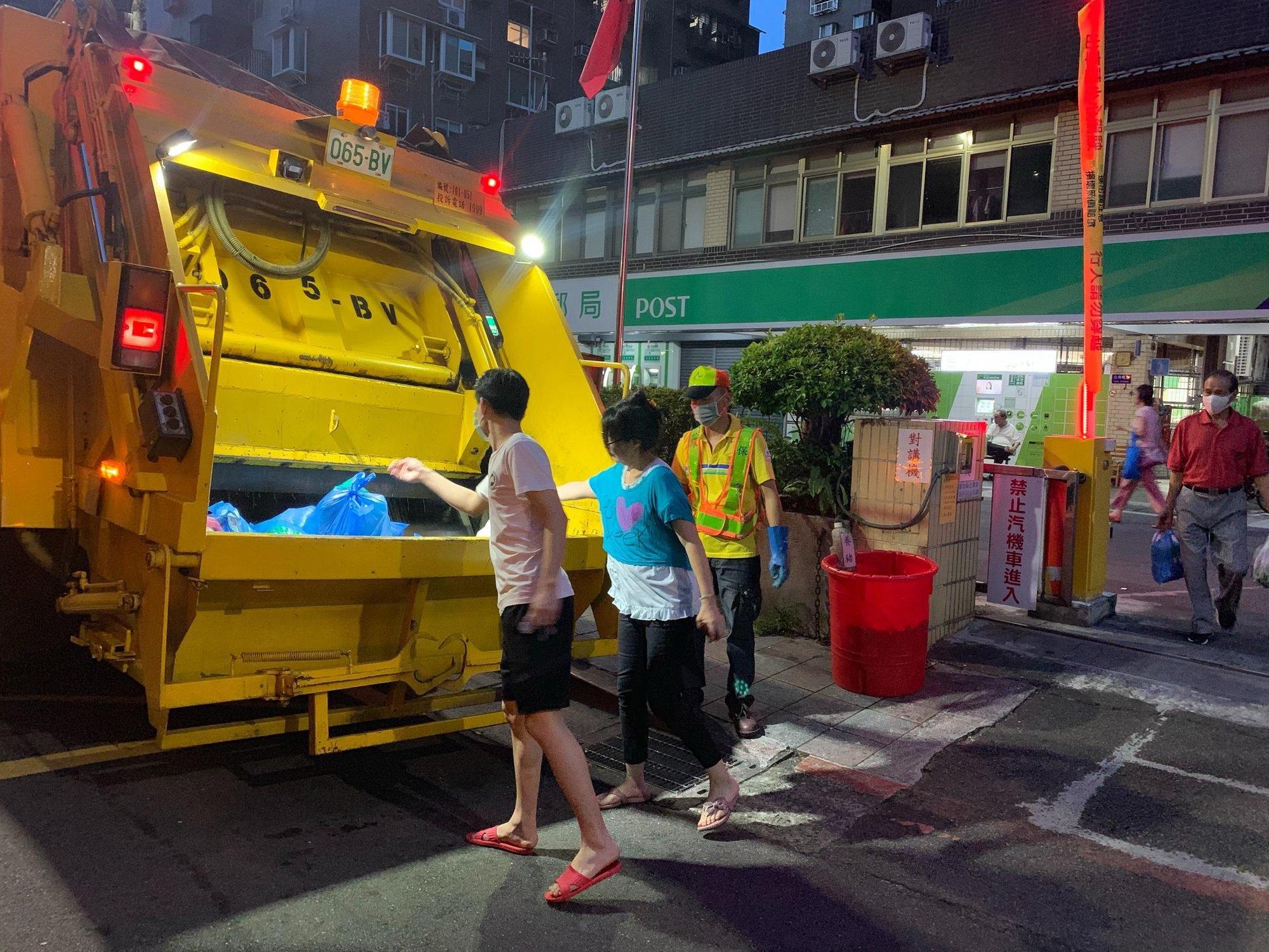 為民眾除舊布新展望新年，台北市、新北市、基隆市分別公告春節期間（2月10日至2月16日）垃圾清運情形。（翻攝自北市環保局臉書）
