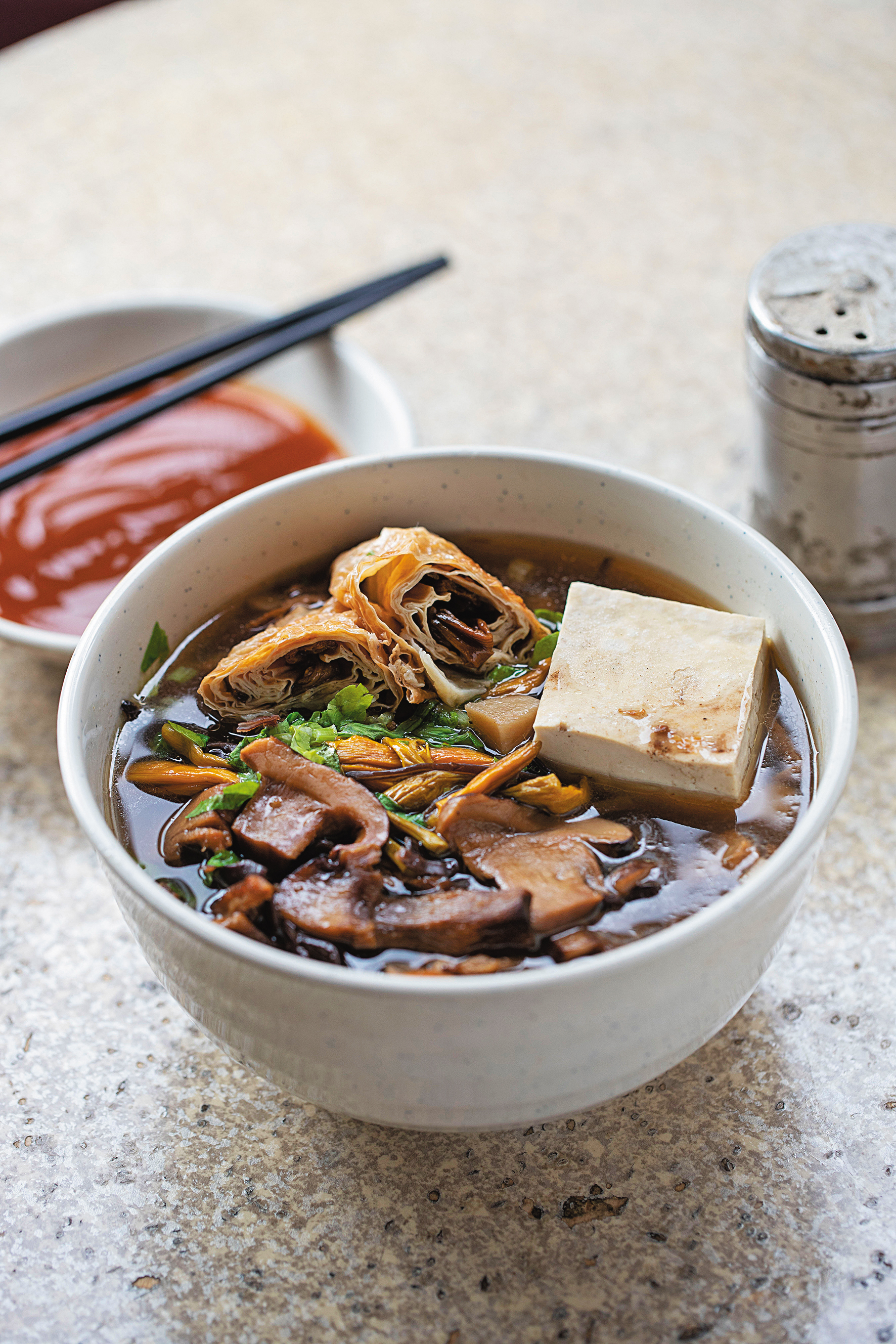 胃口較大的人可以點上一碗素食湯麵,除了原味還有藥膳口味可以選擇。
