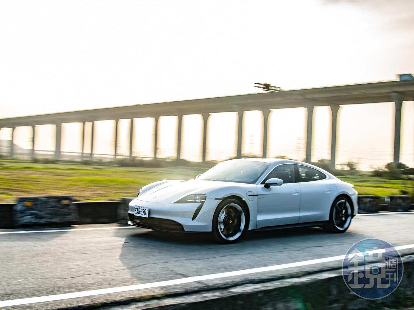 PORSCHE Taycan 4S