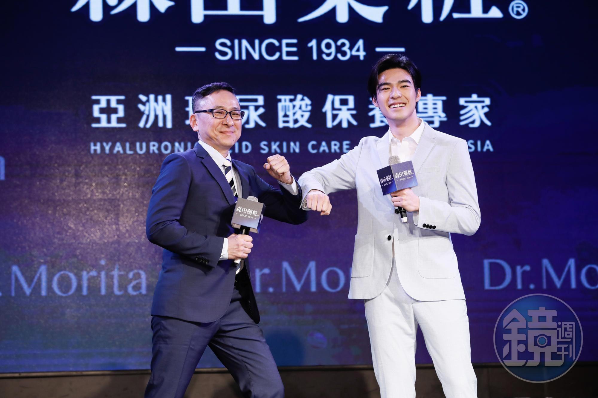 陳昊森與品牌執行長周俊旭以肘擊方式打招呼,防疫做好做滿。