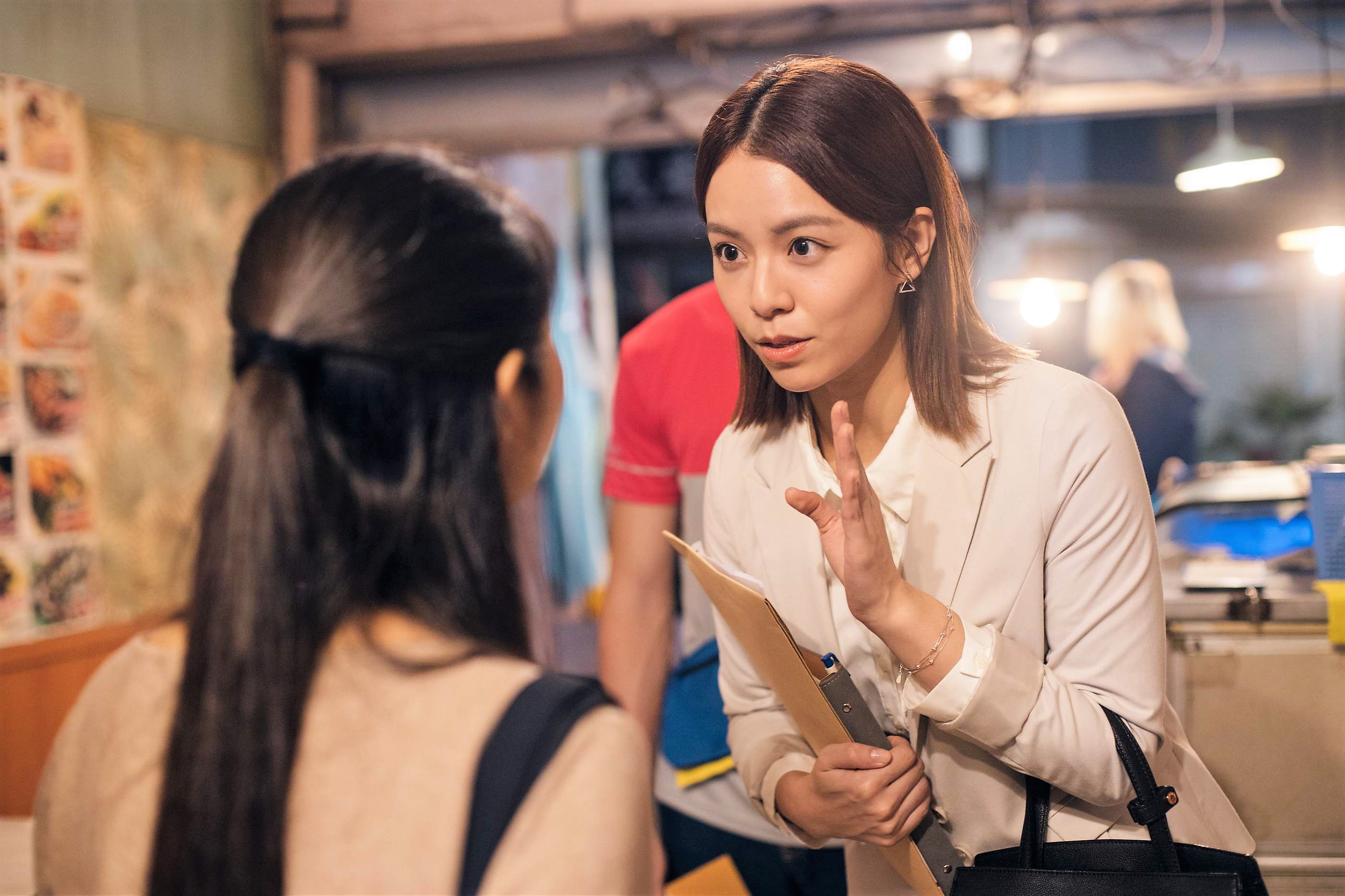 宋芸樺演出《白日夢外送王》片中房仲業務角色，相隔7年跟禾浩辰再度同框。（公視提供）