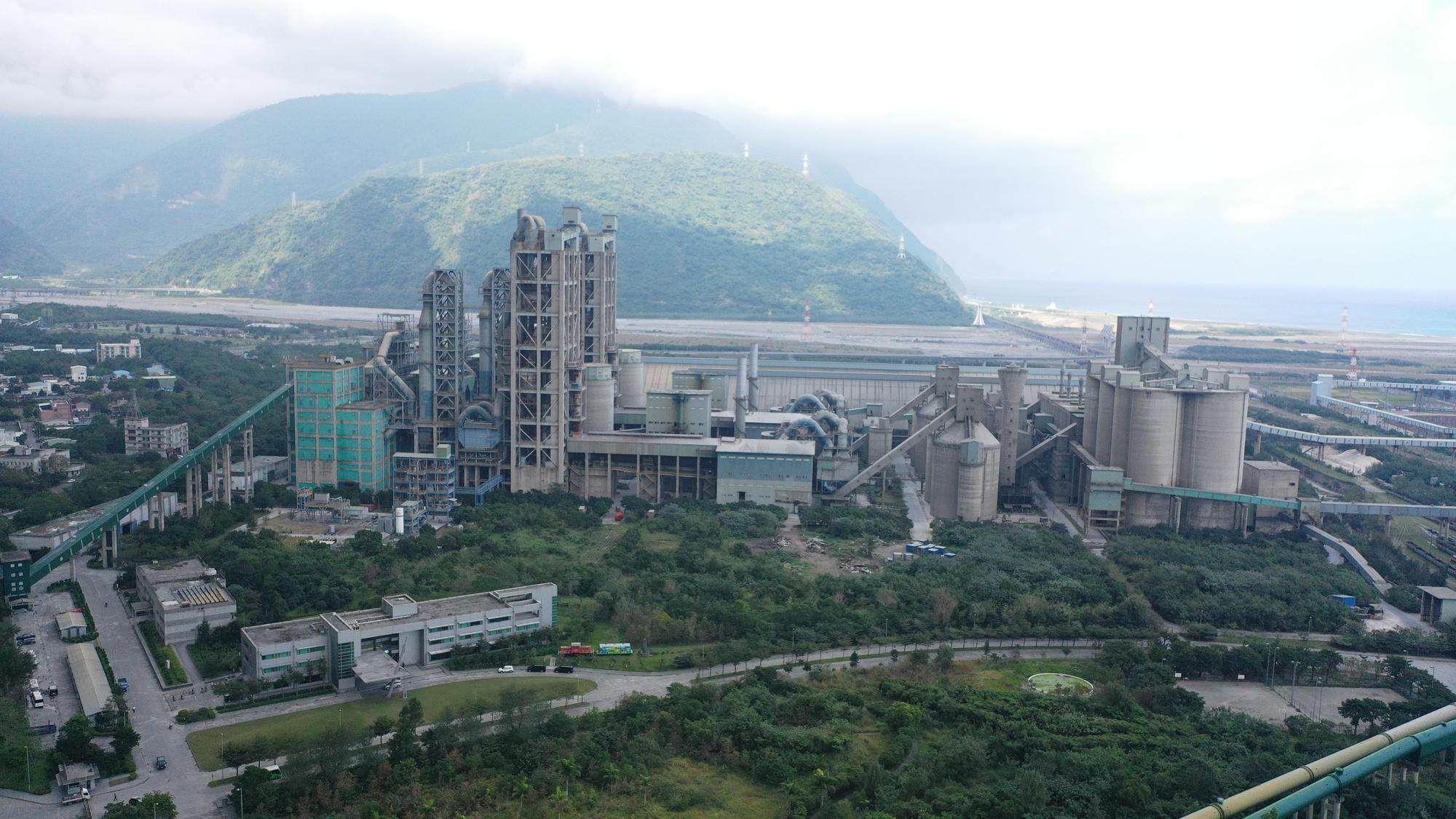 水泥股包括台泥、亞泥、嘉泥,殖利率都上看7%。(台泥提供)
