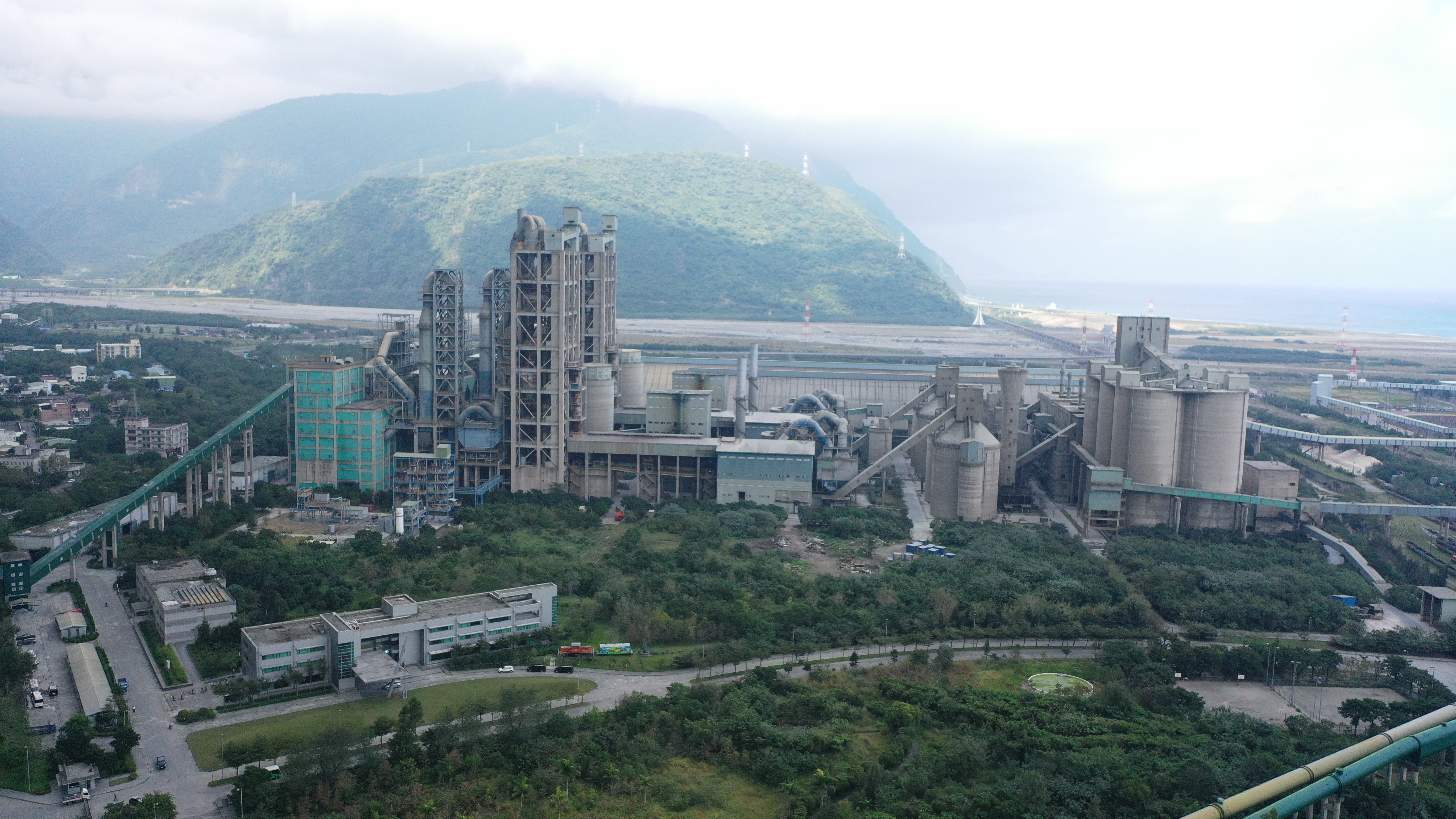 水泥股包括台泥、亞泥、嘉泥，殖利率都上看7%。（台泥提供）