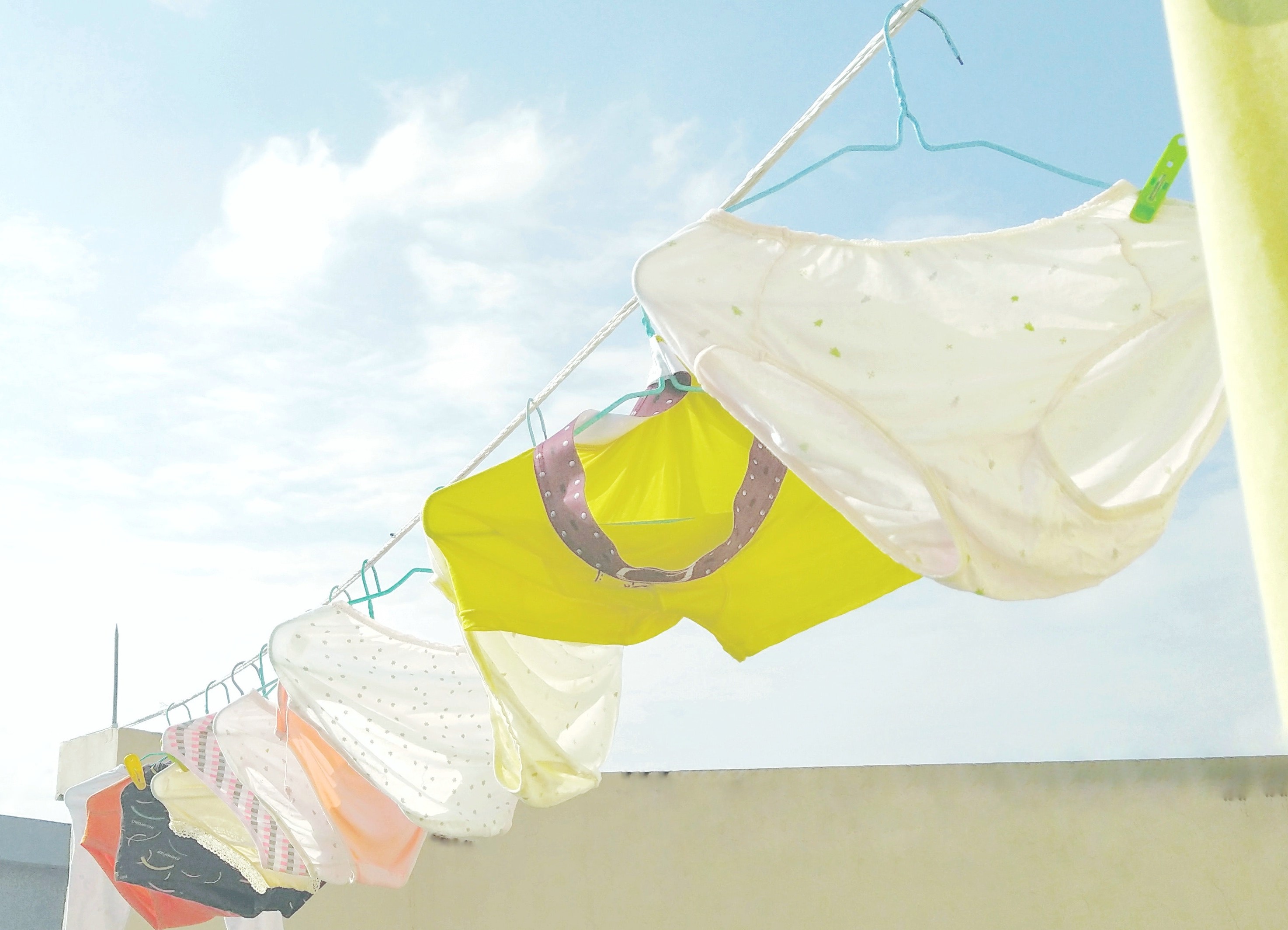 內衣賊良心發現將偷走3件少女胸罩和1件內褲奉還，還附「道歉字條」，圖為示意圖。 （取自Pexels，攝影師：🐴chuanyu2015）