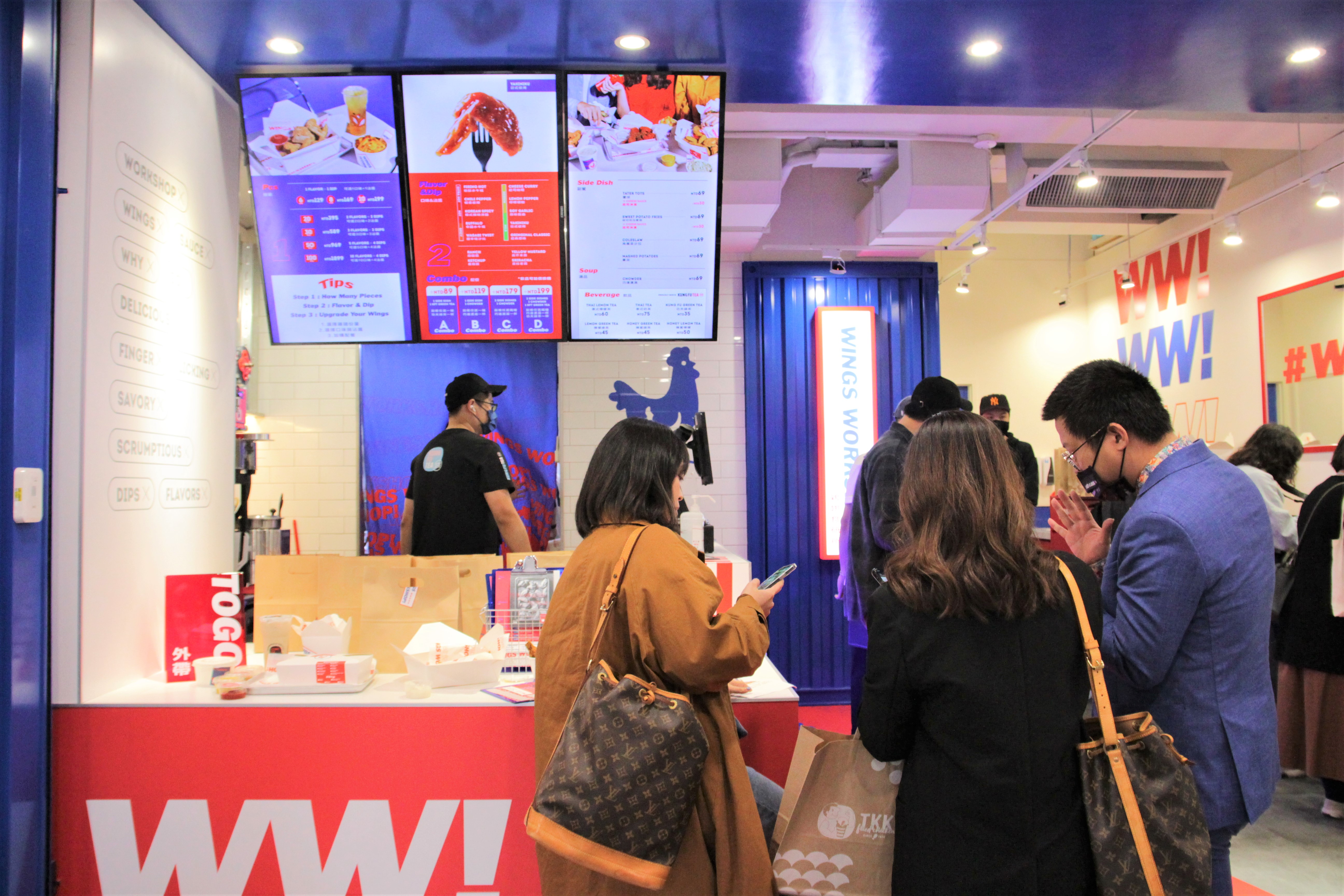 以外帶、外送為主的「Wings Workshop!雞翅食研所」店內亦有少數座位。